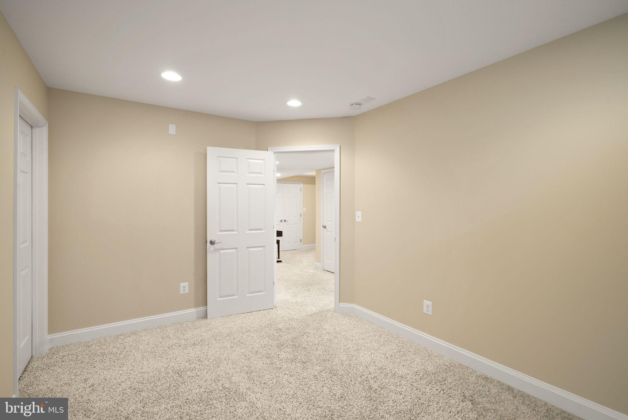 VILLAGE CASE - Residential