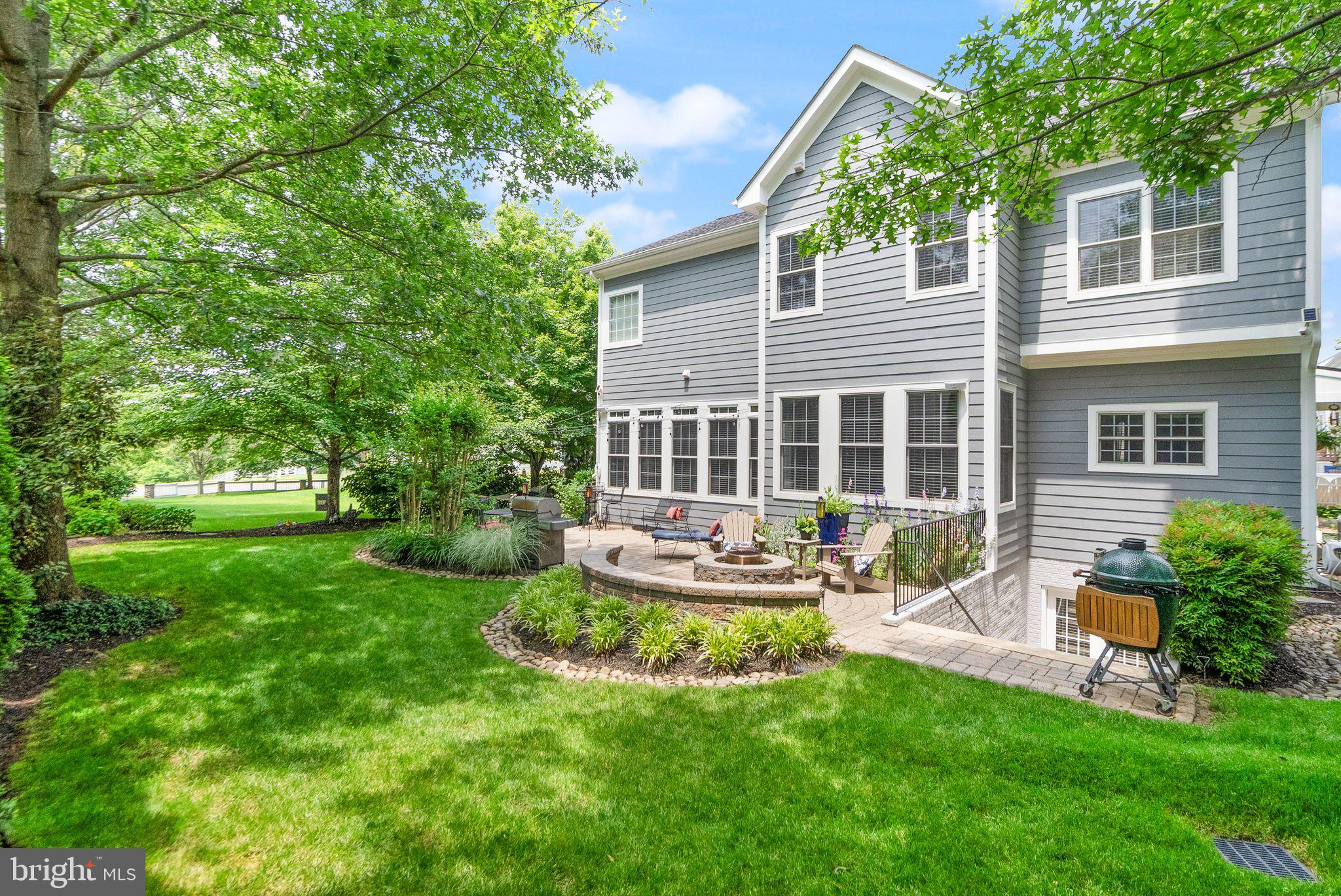 VILLAGE CASE - Residential