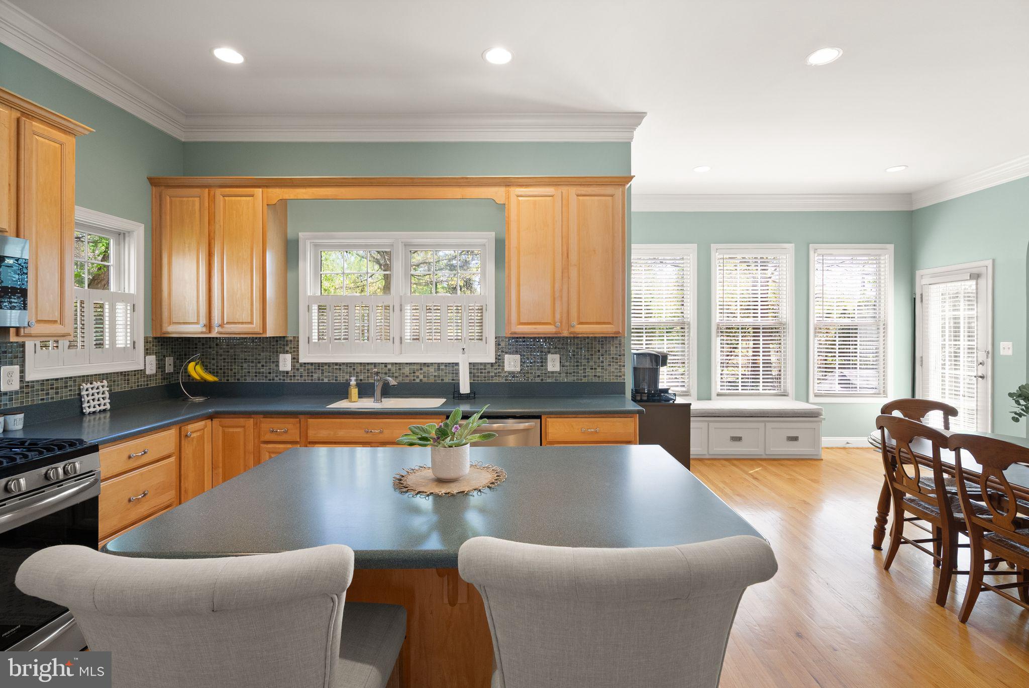 VILLAGE CASE - Residential