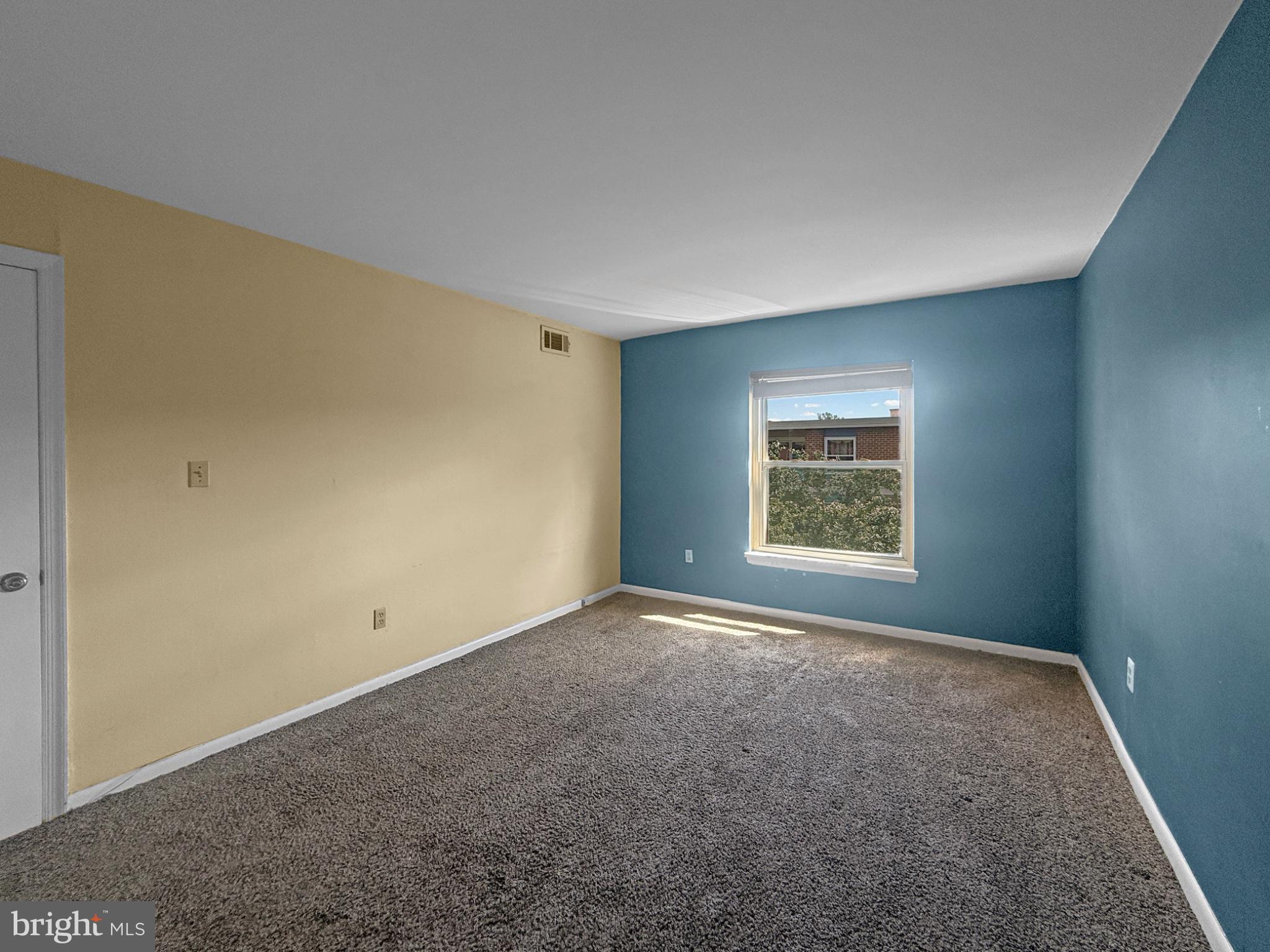 MARLOW TOWERS CONDOMINIUMS - Residential