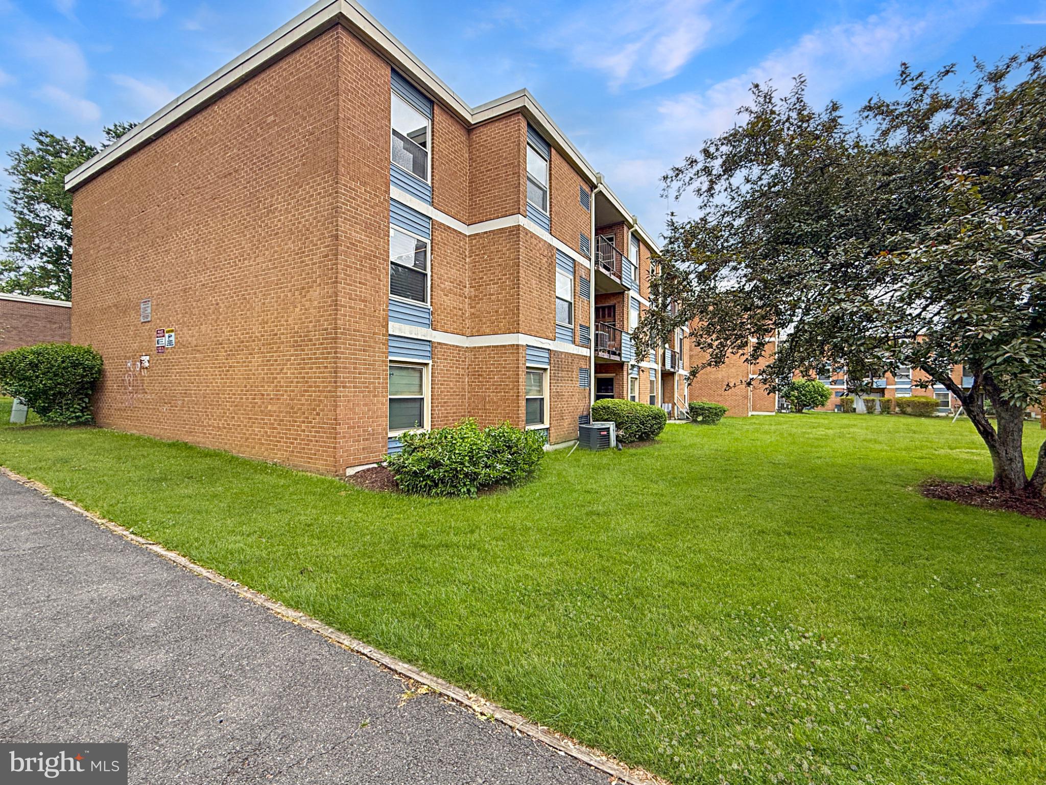 MARLOW TOWERS CONDOMINIUMS - Residential