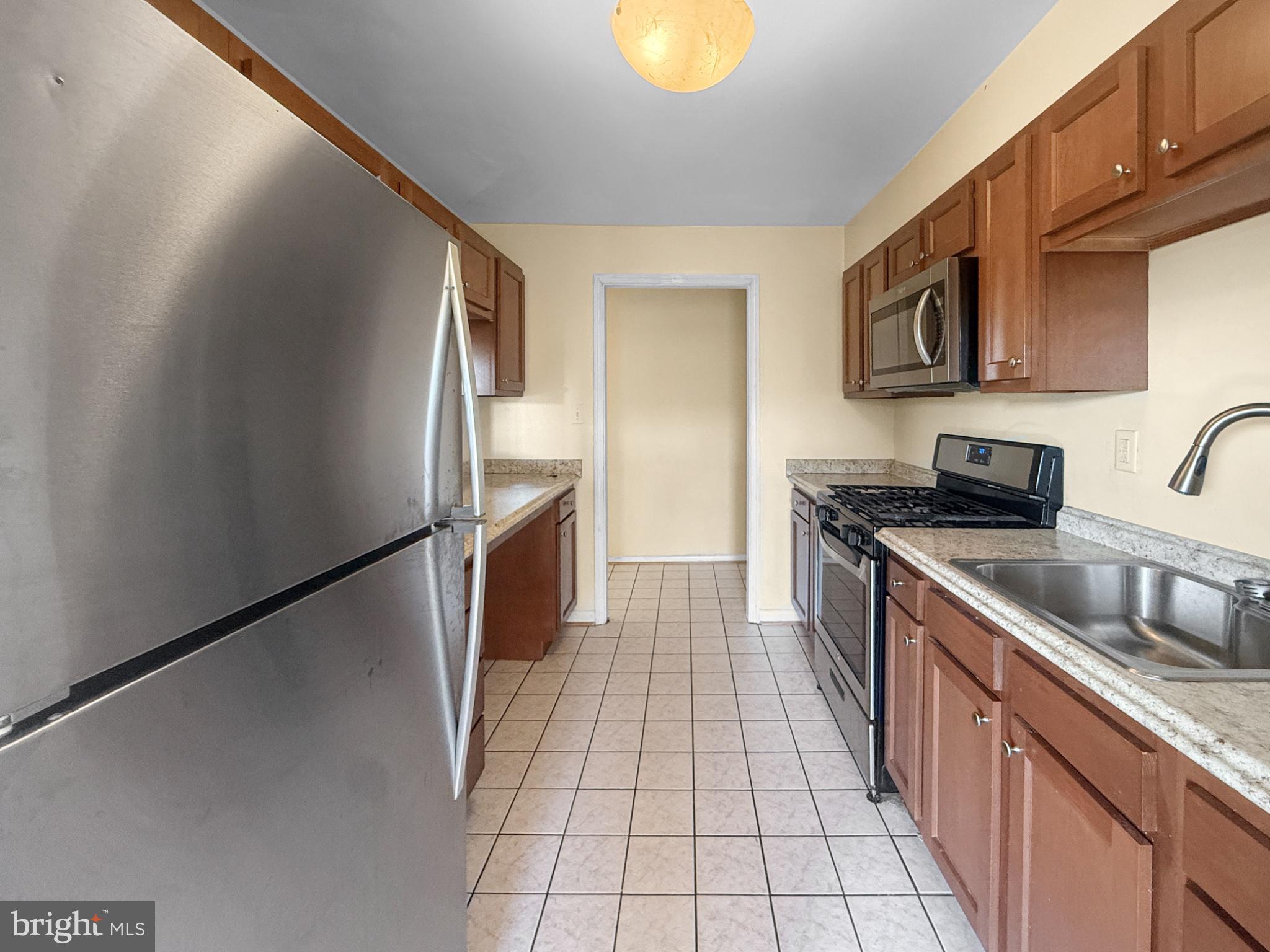 MARLOW TOWERS CONDOMINIUMS - Residential