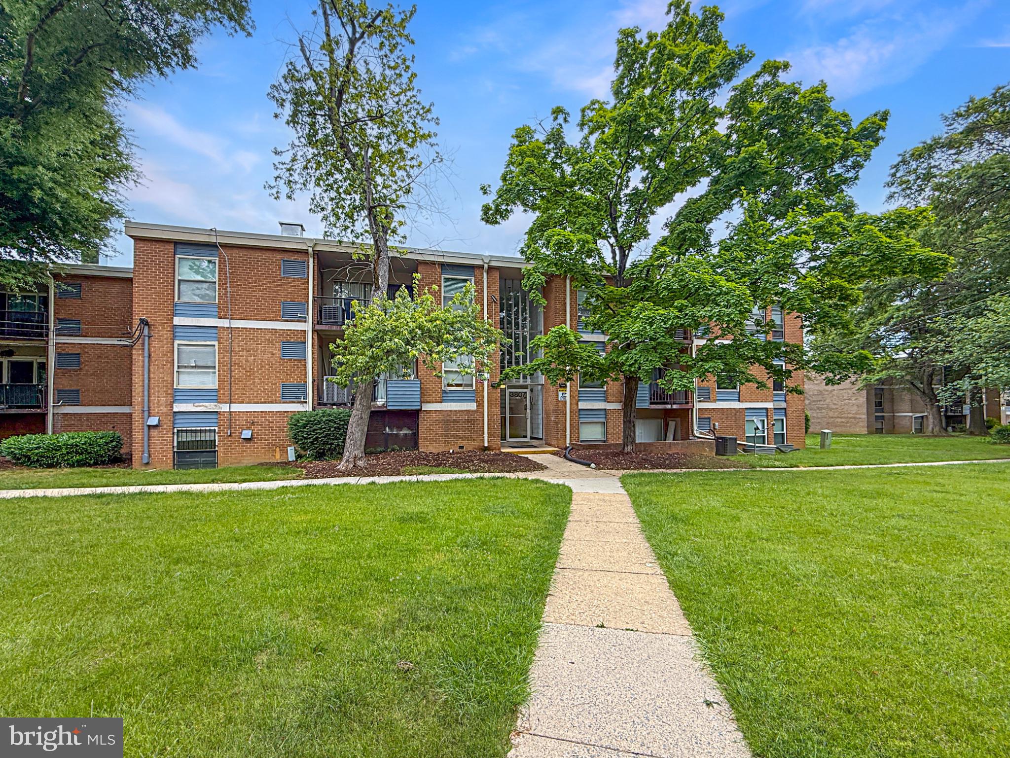 MARLOW TOWERS CONDOMINIUMS - Residential