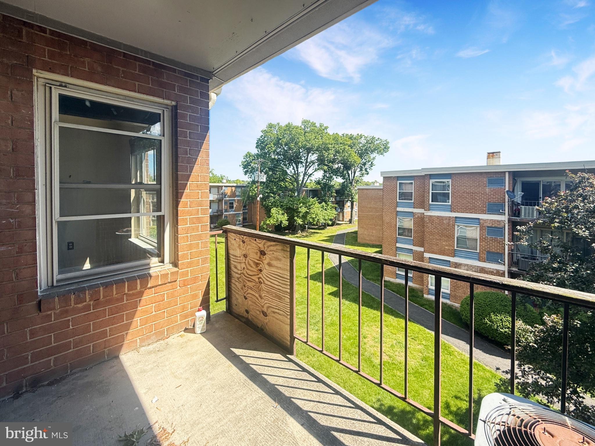 MARLOW TOWERS CONDOMINIUMS - Residential
