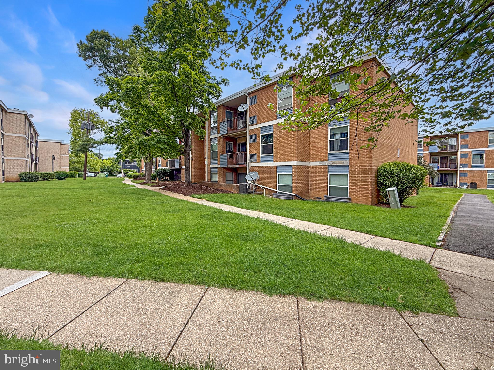MARLOW TOWERS CONDOMINIUMS - Residential