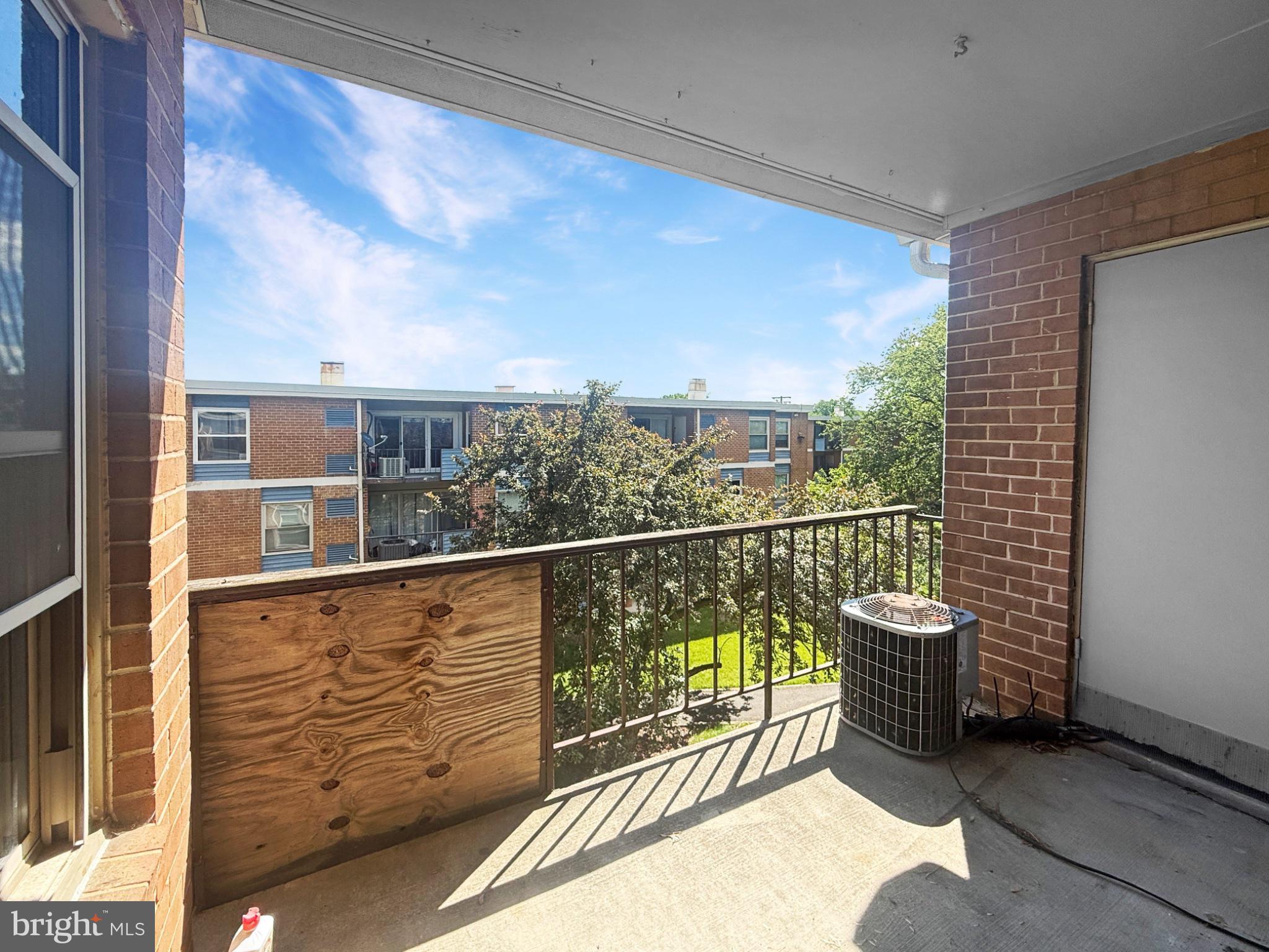 MARLOW TOWERS CONDOMINIUMS - Residential