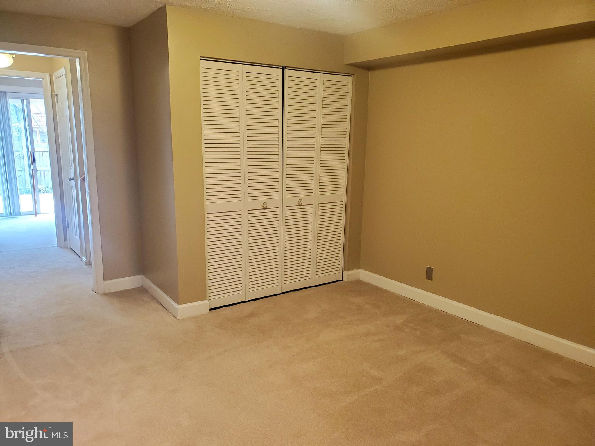 SINGLETONS GROVE - Residential Lease