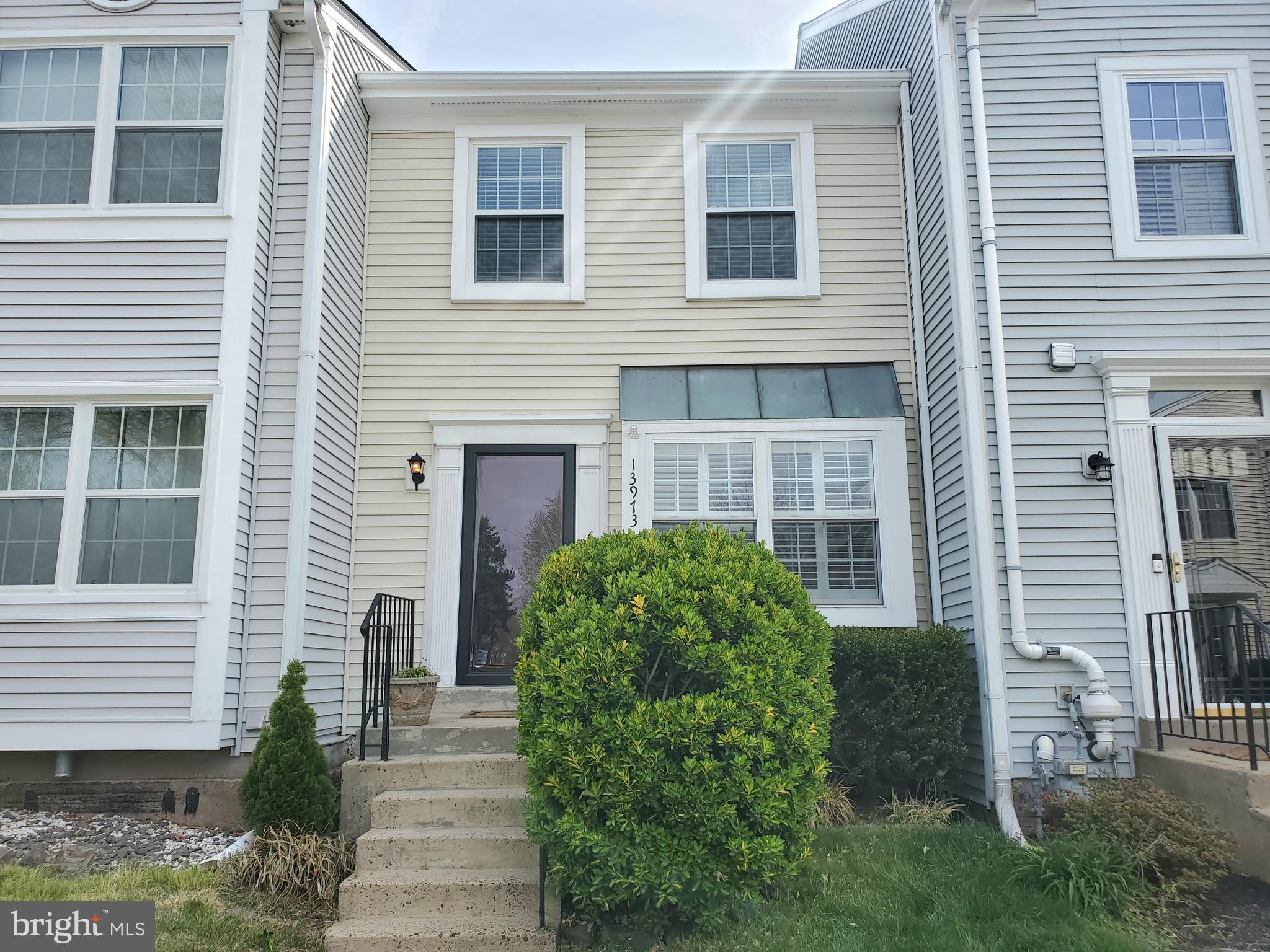 SINGLETONS GROVE - Residential Lease