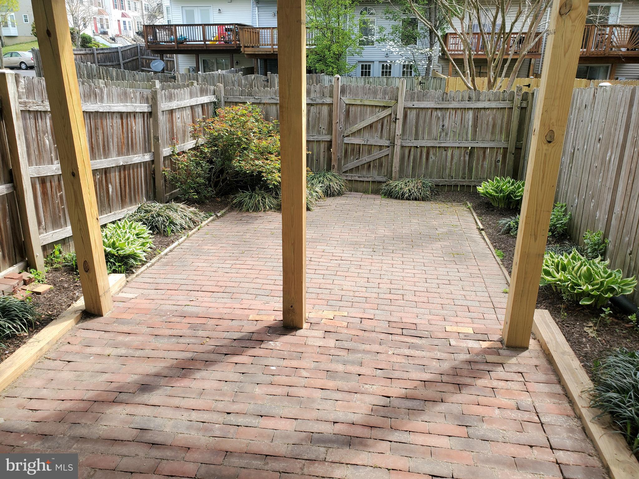 SINGLETONS GROVE - Residential Lease