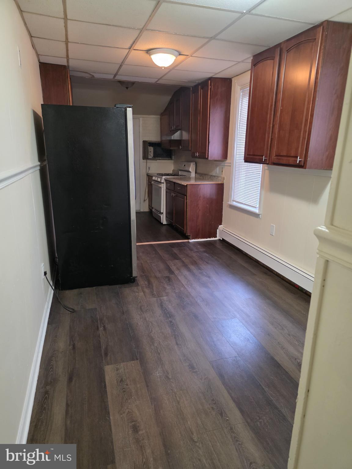 1210 CHESTNUT AVENUE