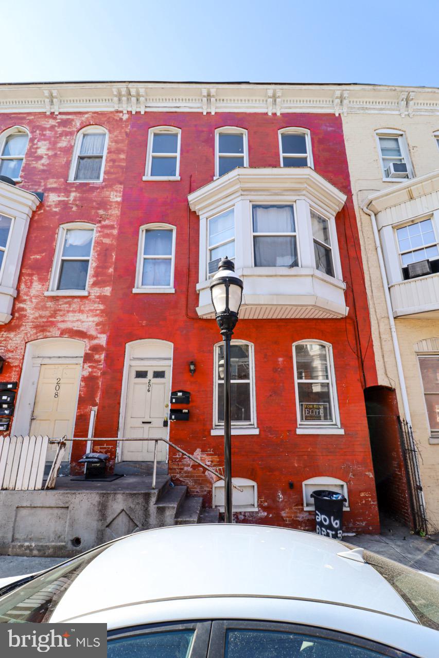 **Attention Investors!**
Don't miss this opportunity to own a three-unit rental property that is currently tenant-occupied. This well-maintained building features two one-bedroom apartments and one two-bedroom apartment. With a solid cap rate and the potential to increase rental income, this property offers excellent financial upside!