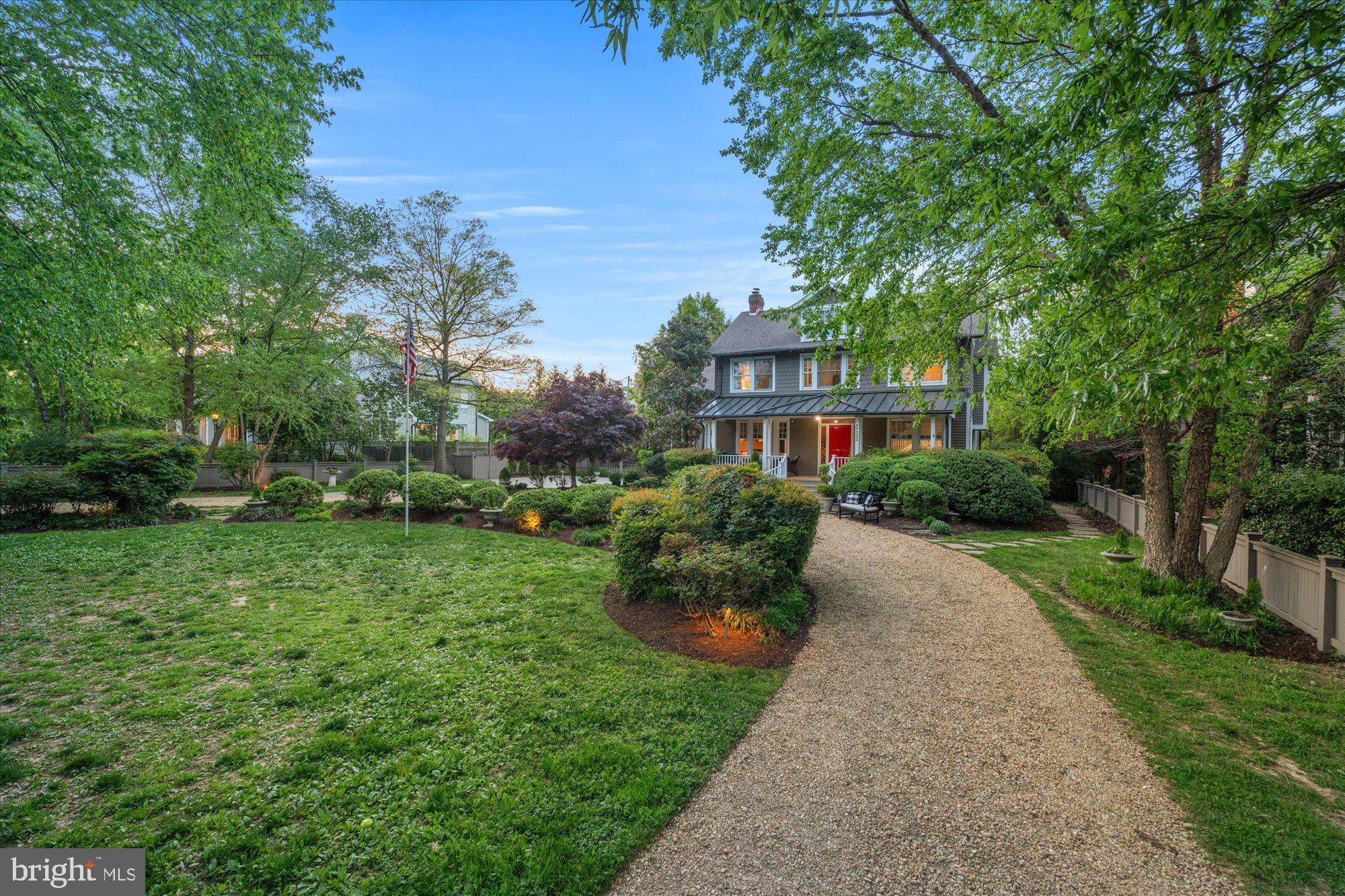 509 LLOYDS LANE