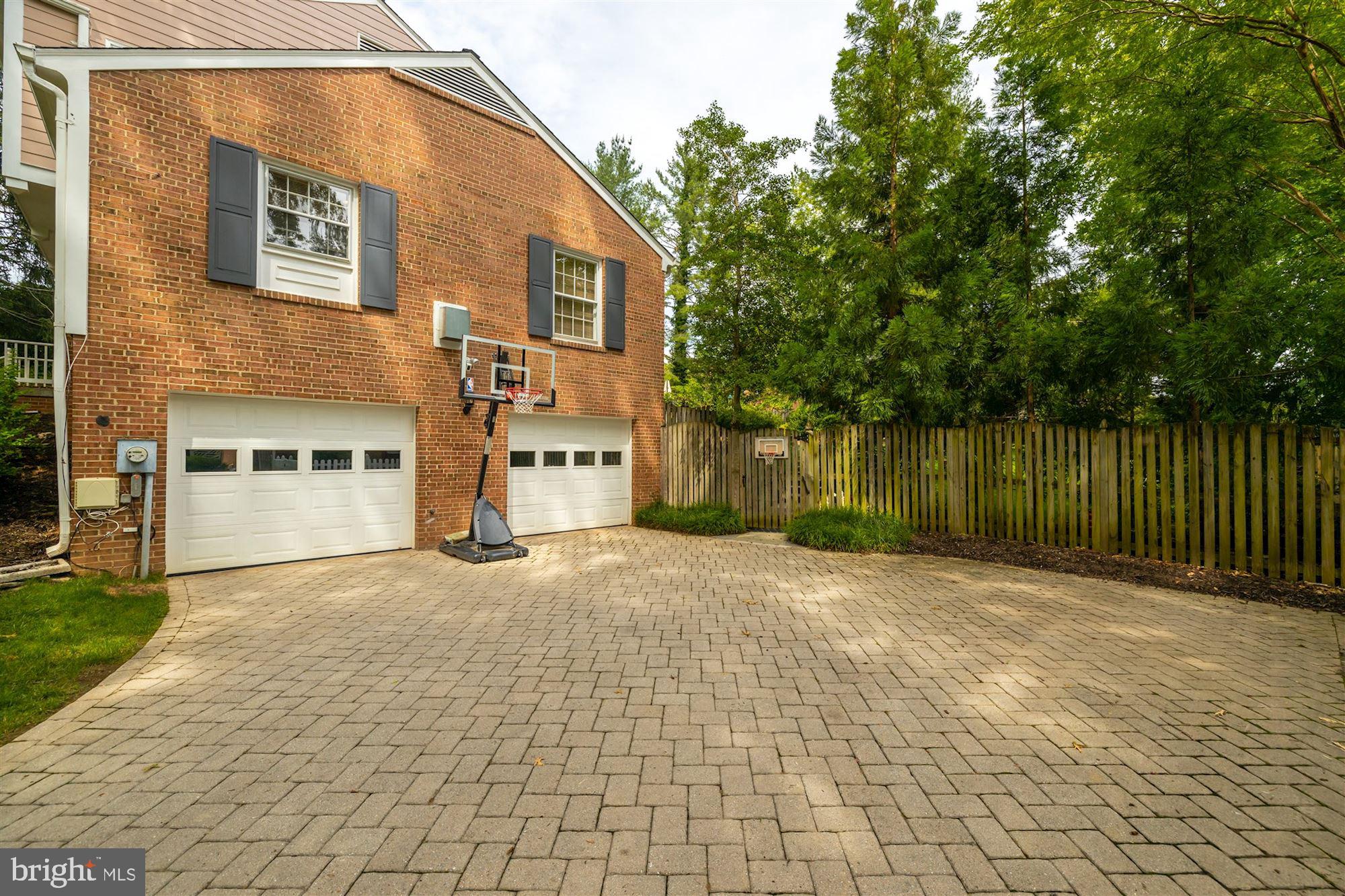 RIVER FALLS - Residential