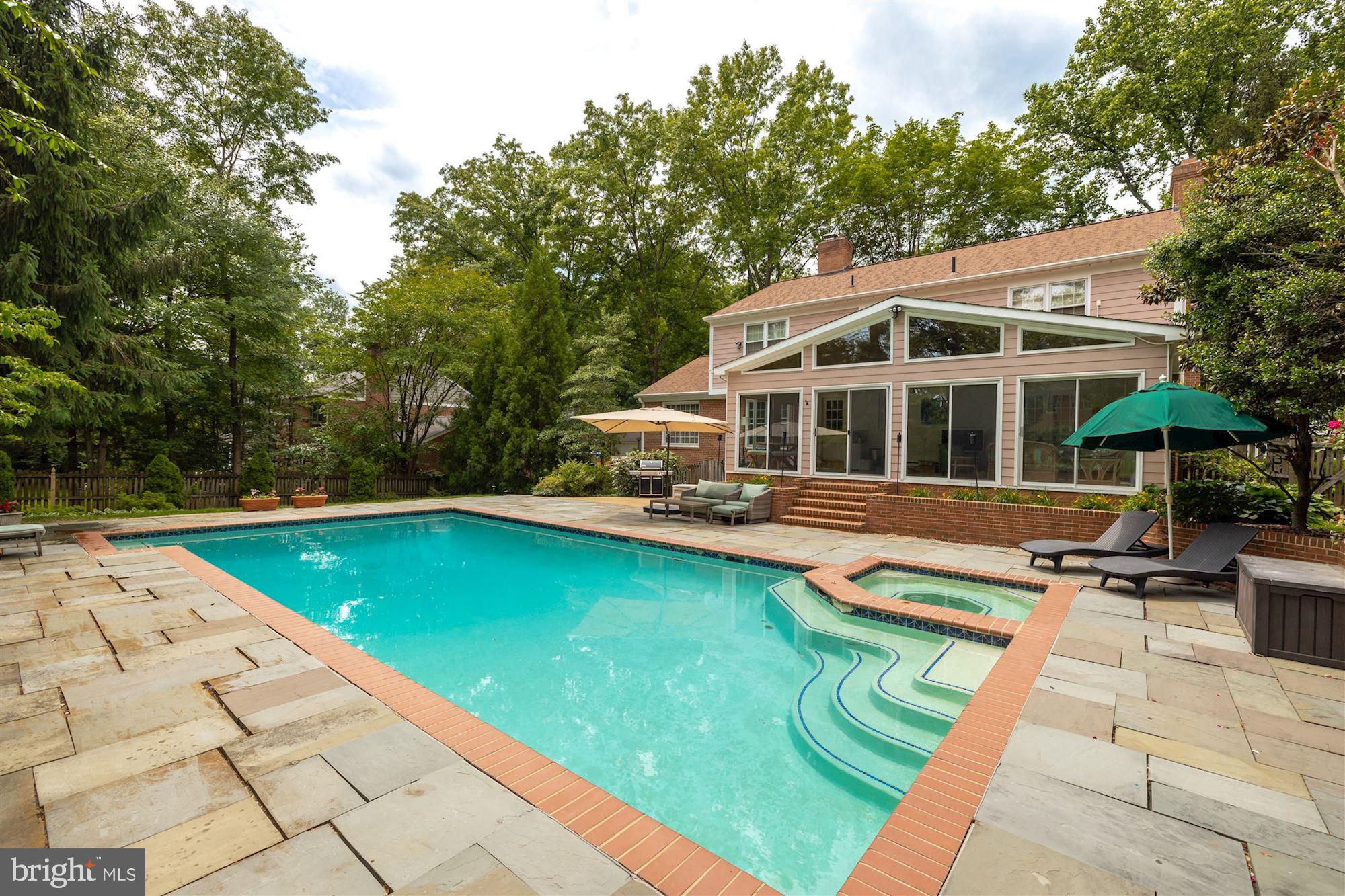 RIVER FALLS - Residential