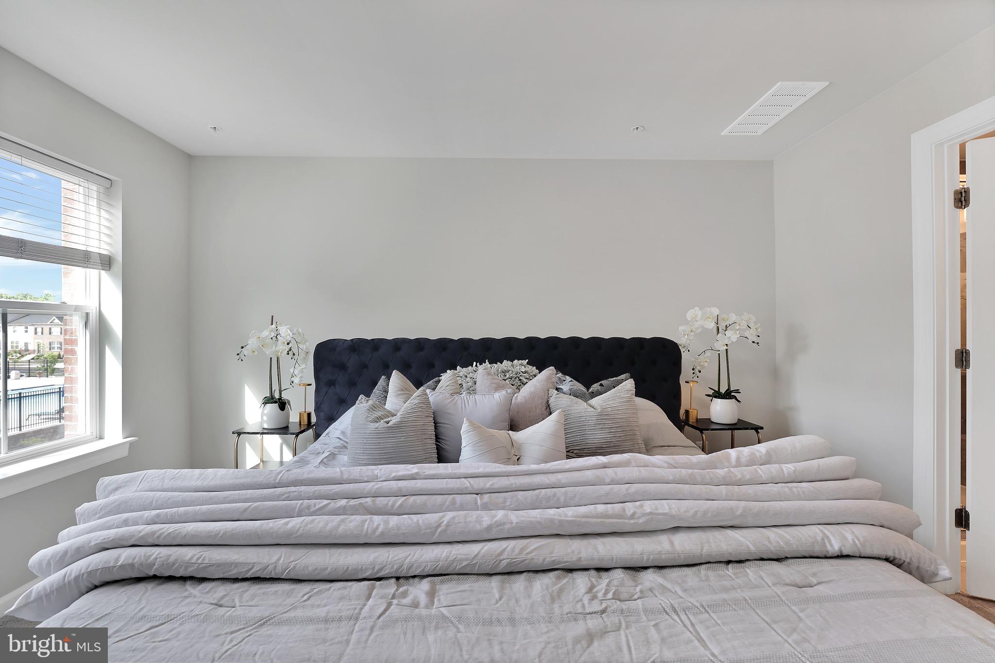 CLARKSBURG SQUARE - Residential