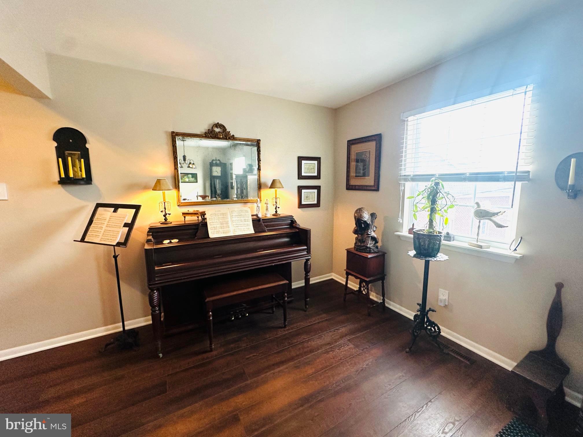 TELFORD SQUARE - Residential