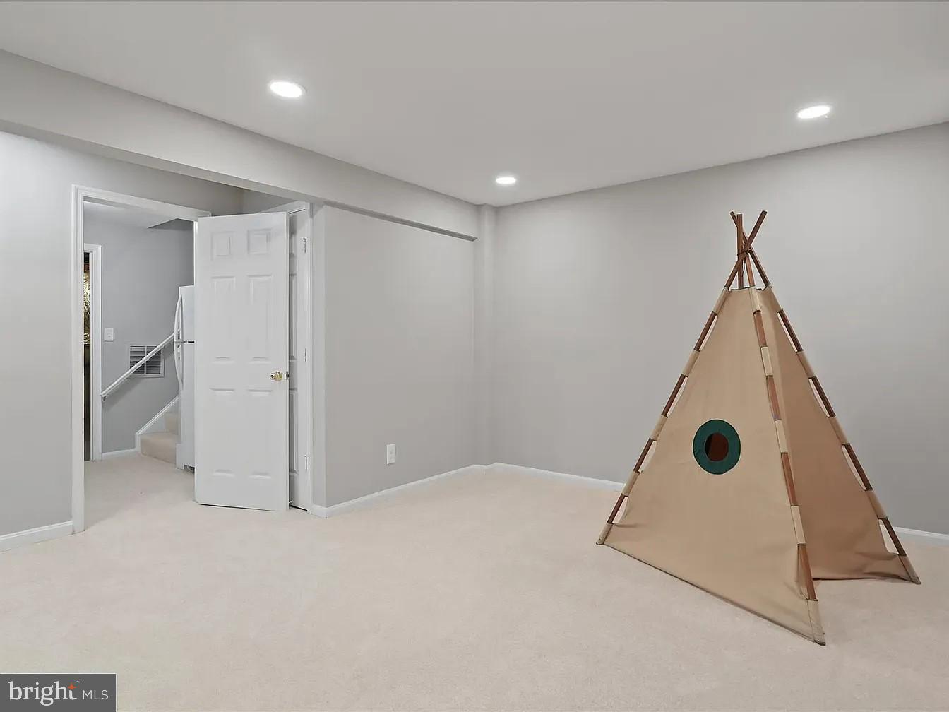 ASHBURN FARM - Residential Lease