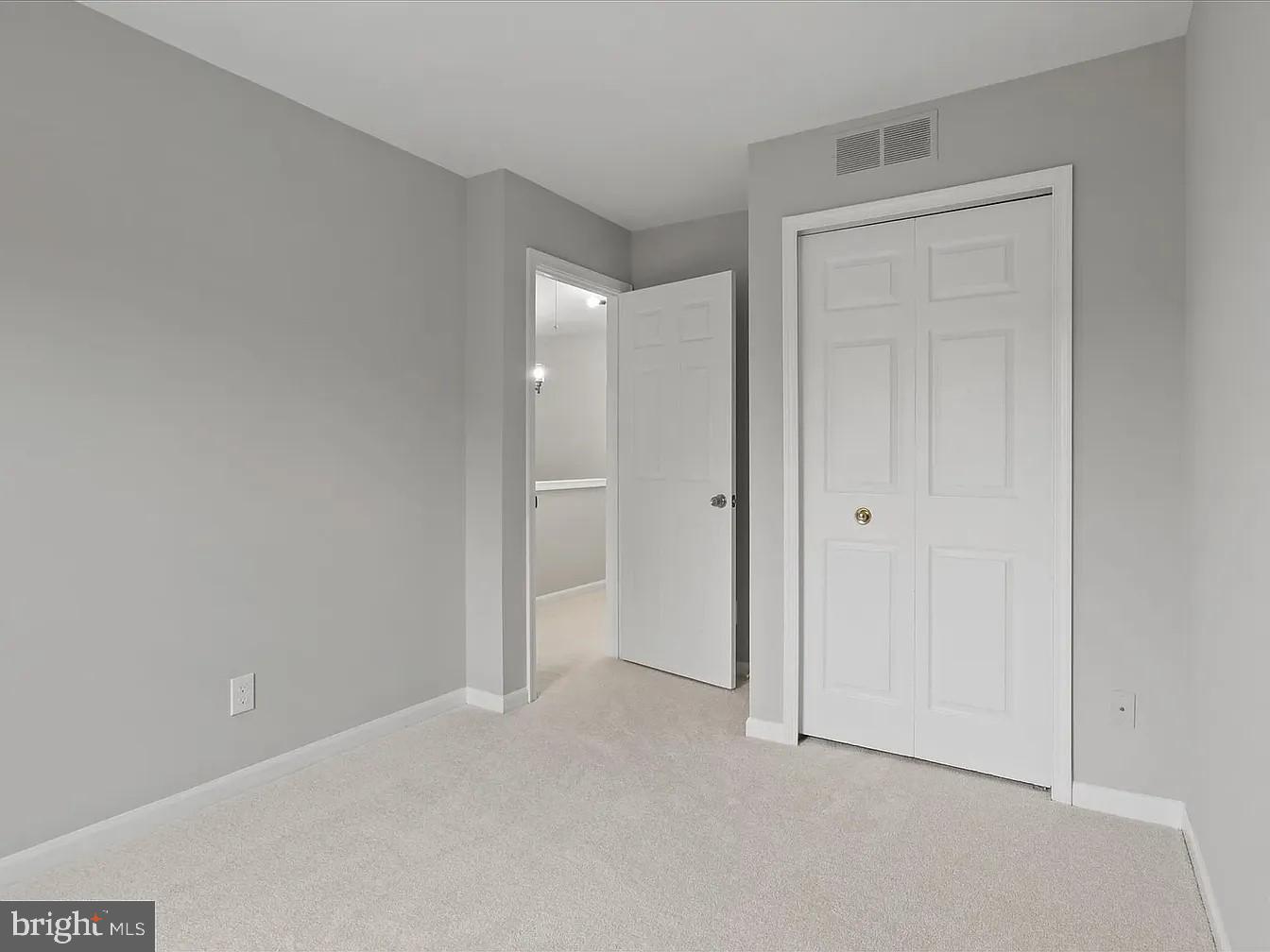 ASHBURN FARM - Residential Lease