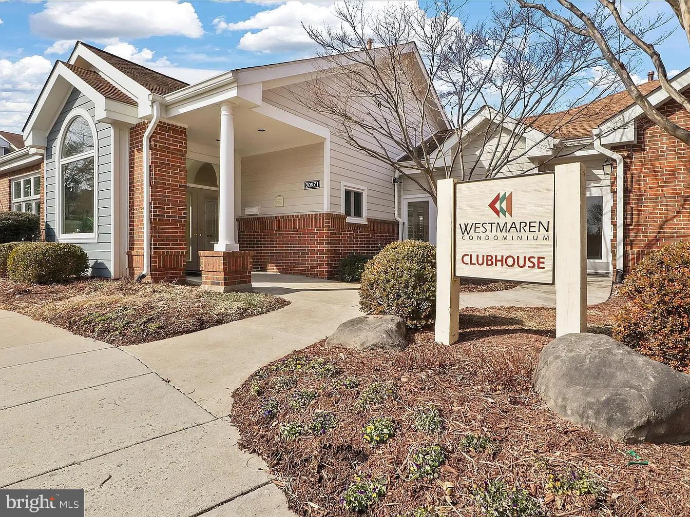 ASHBURN FARM - Residential Lease