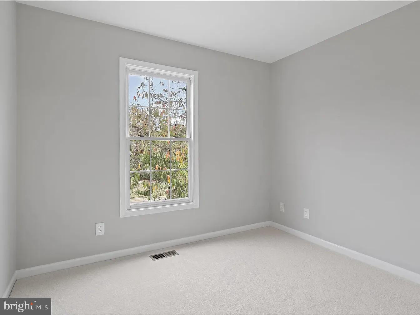 ASHBURN FARM - Residential Lease