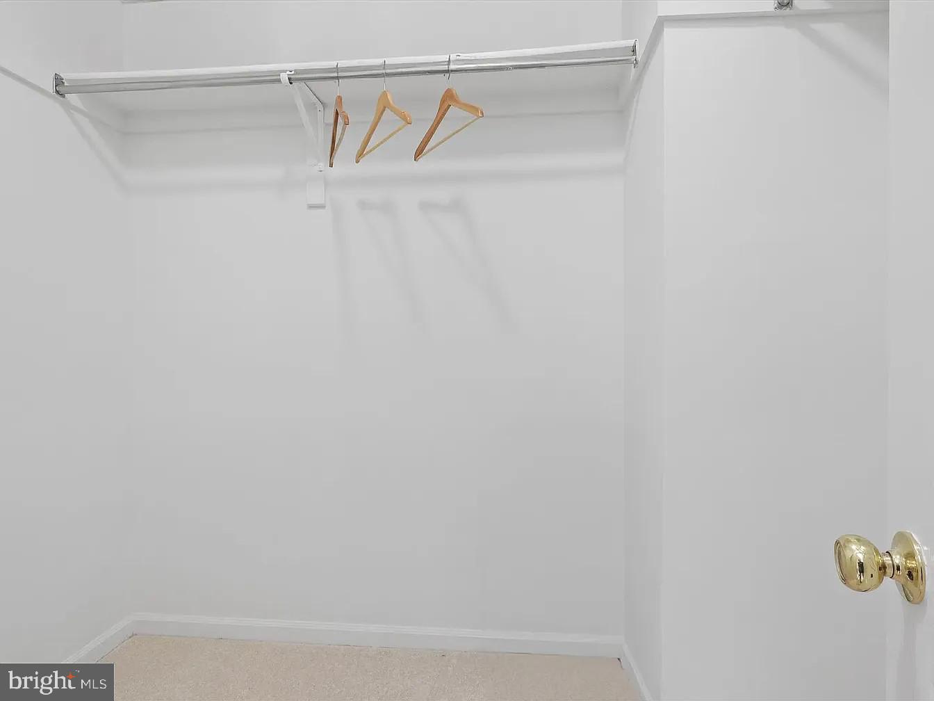 ASHBURN FARM - Residential Lease