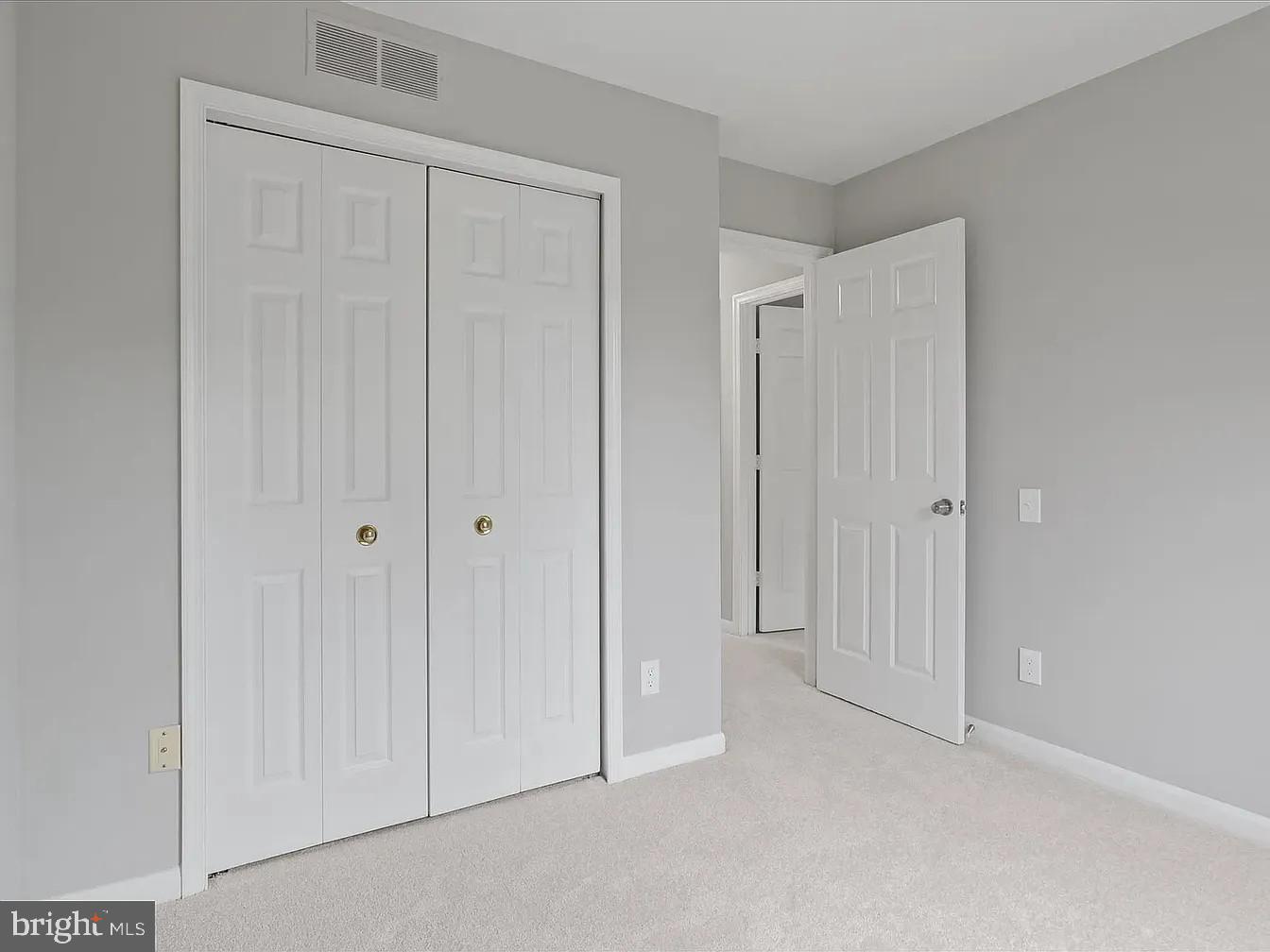 ASHBURN FARM - Residential Lease