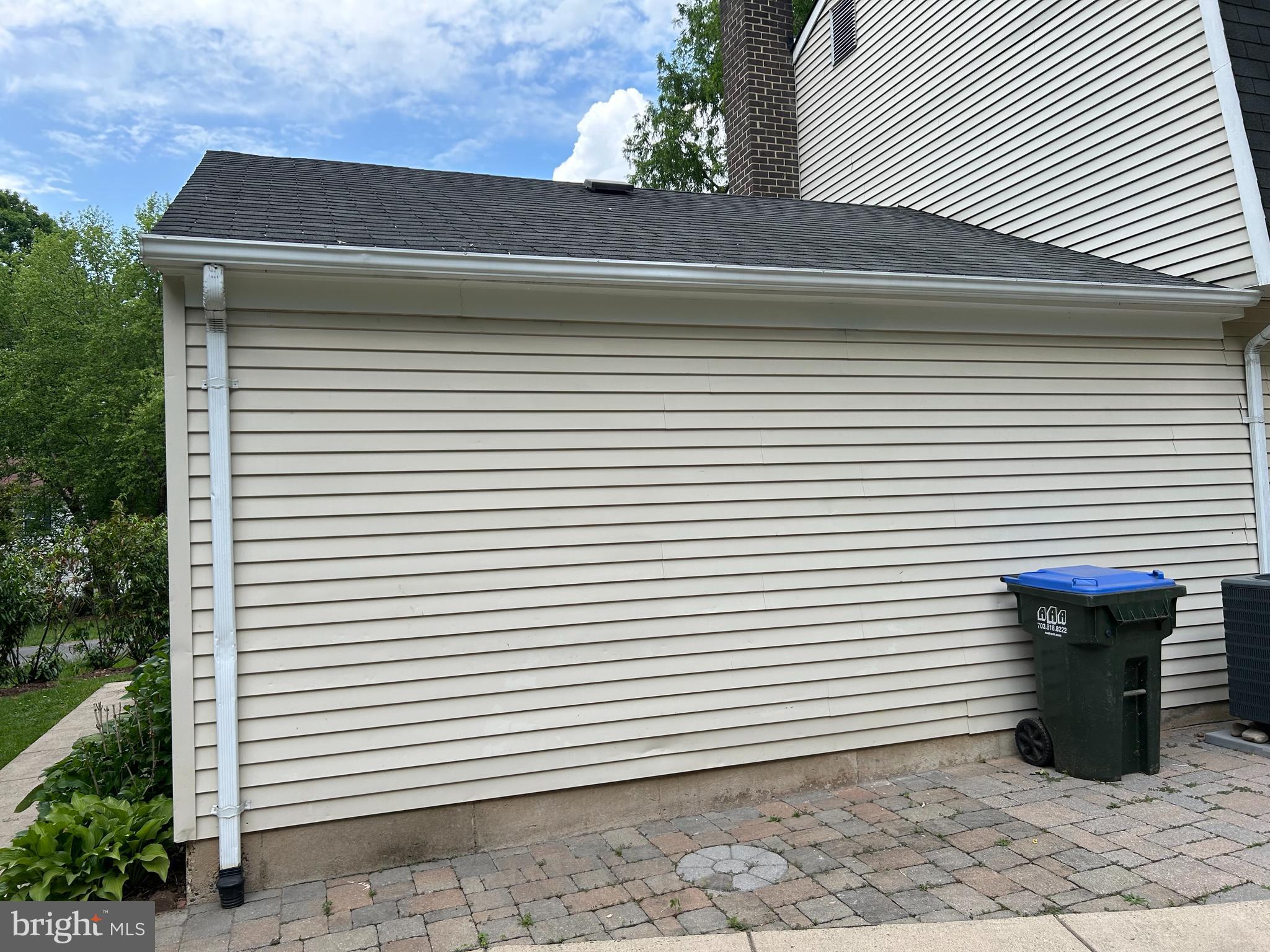 RESTON - Residential