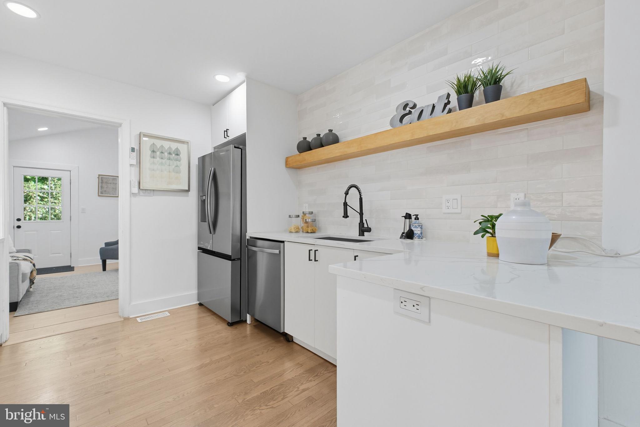 DUNN LORING - Residential Lease