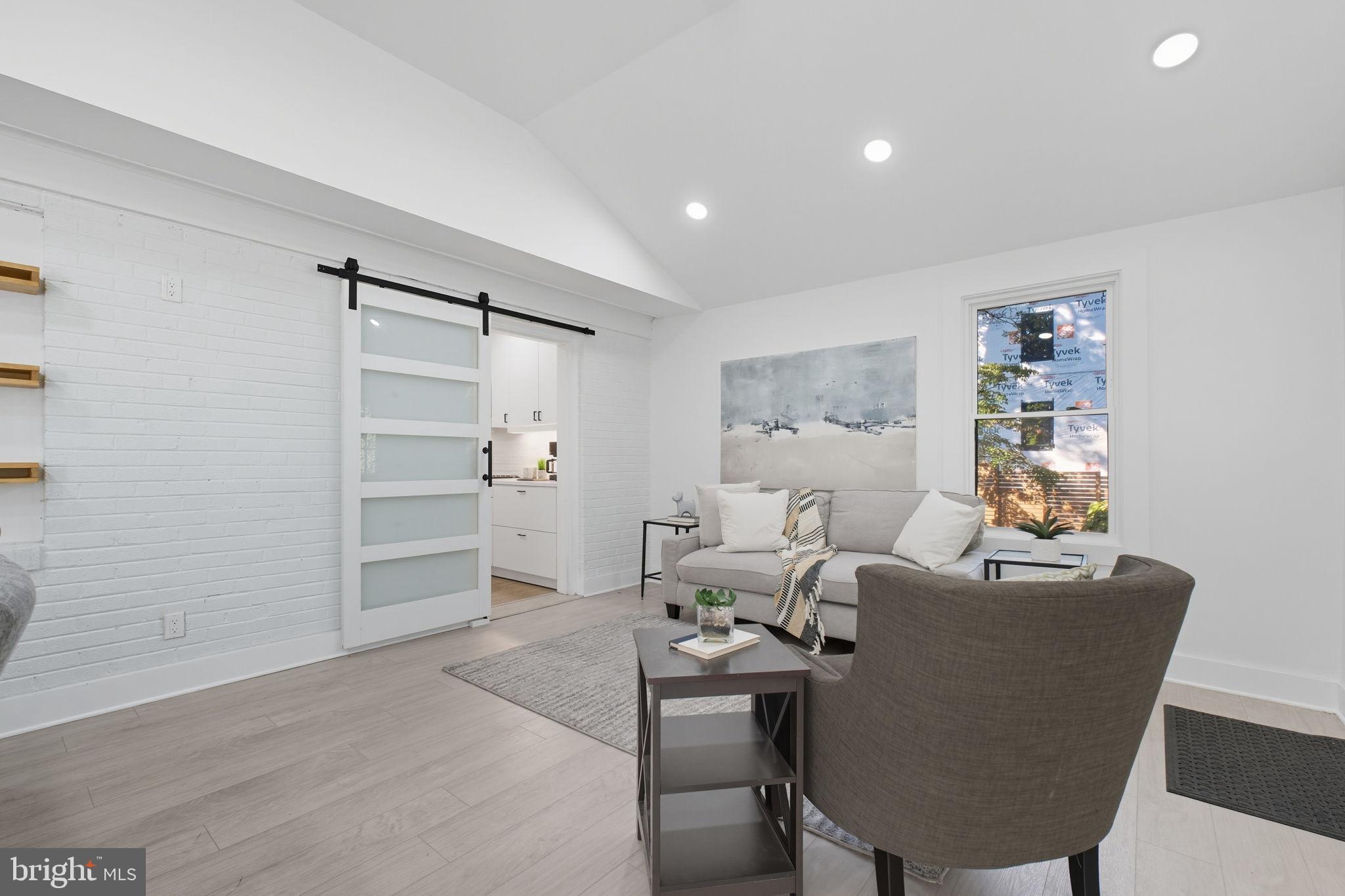 DUNN LORING - Residential Lease