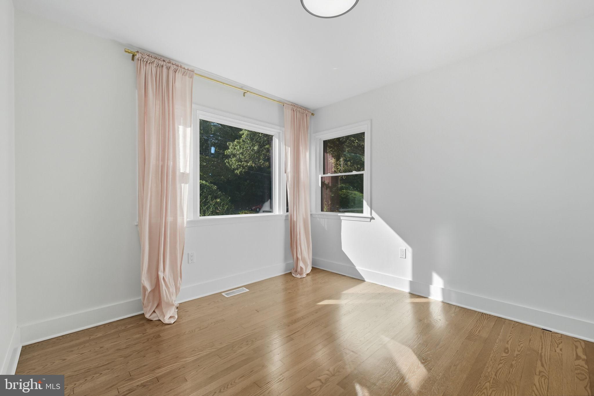 DUNN LORING - Residential Lease