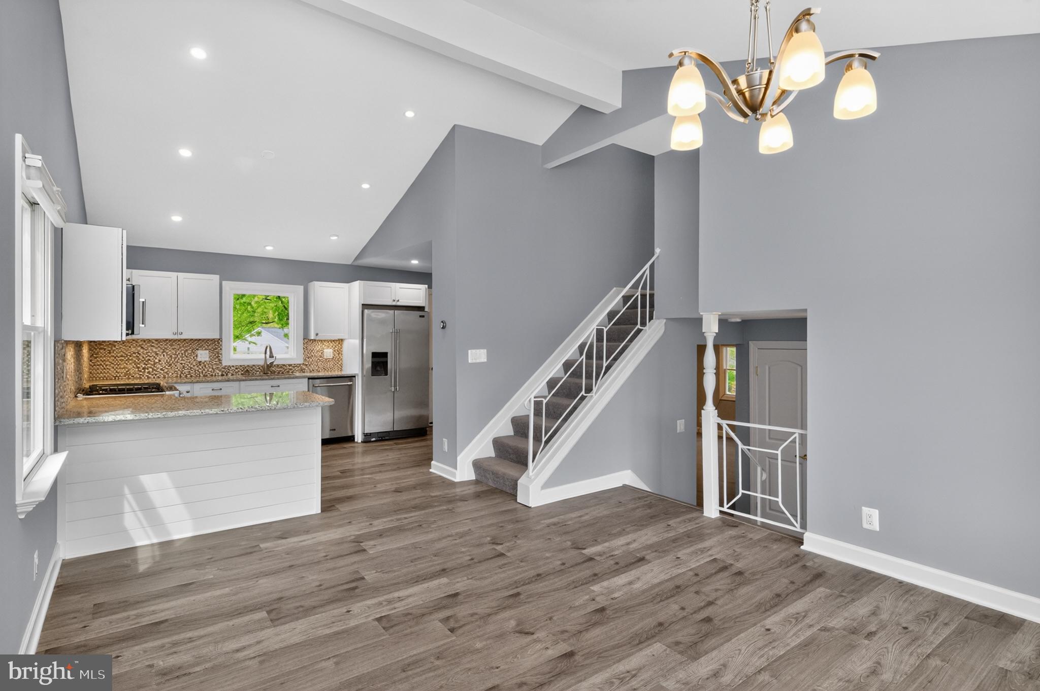 CRESTWOOD - Residential