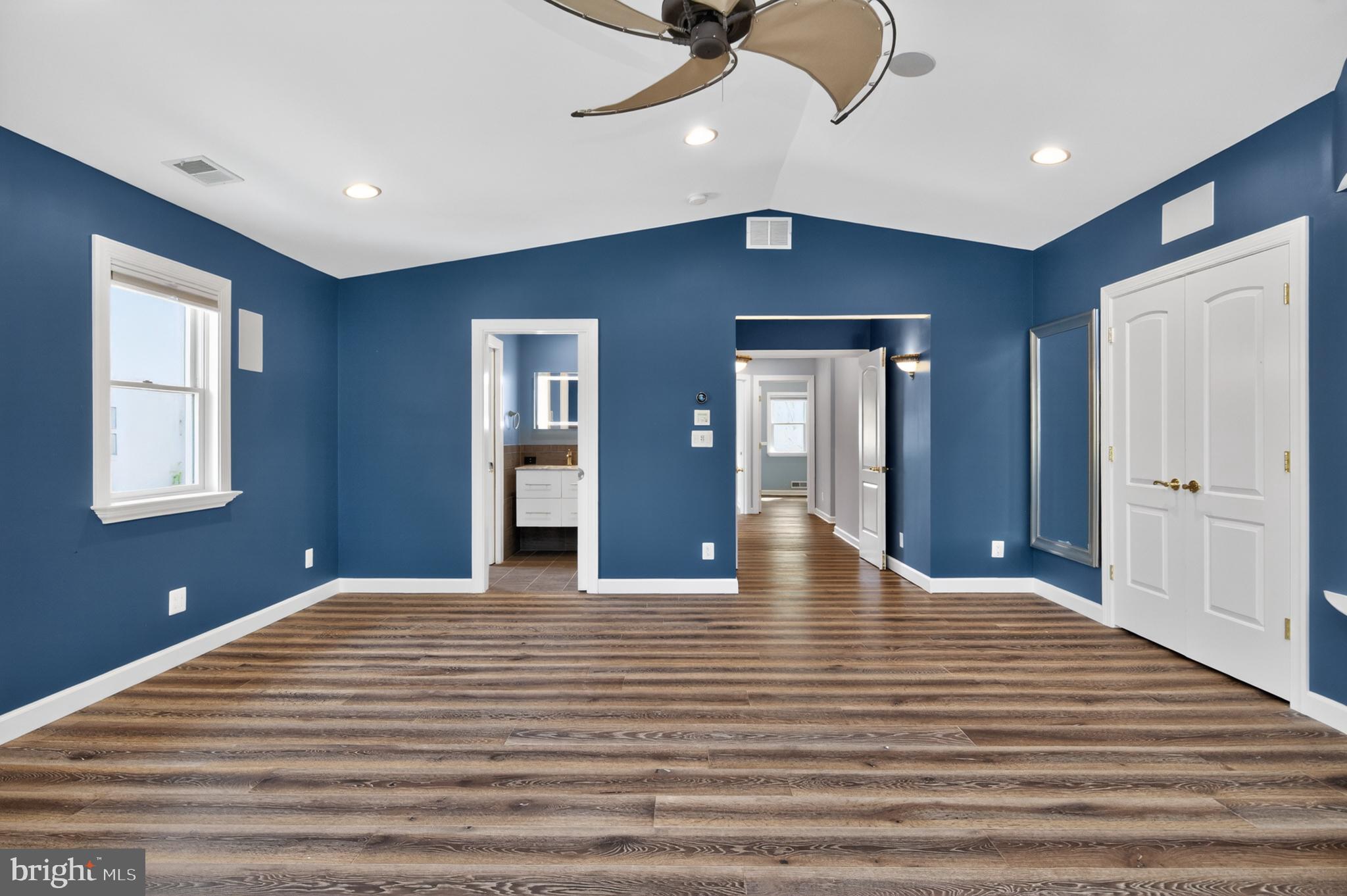 CRESTWOOD - Residential