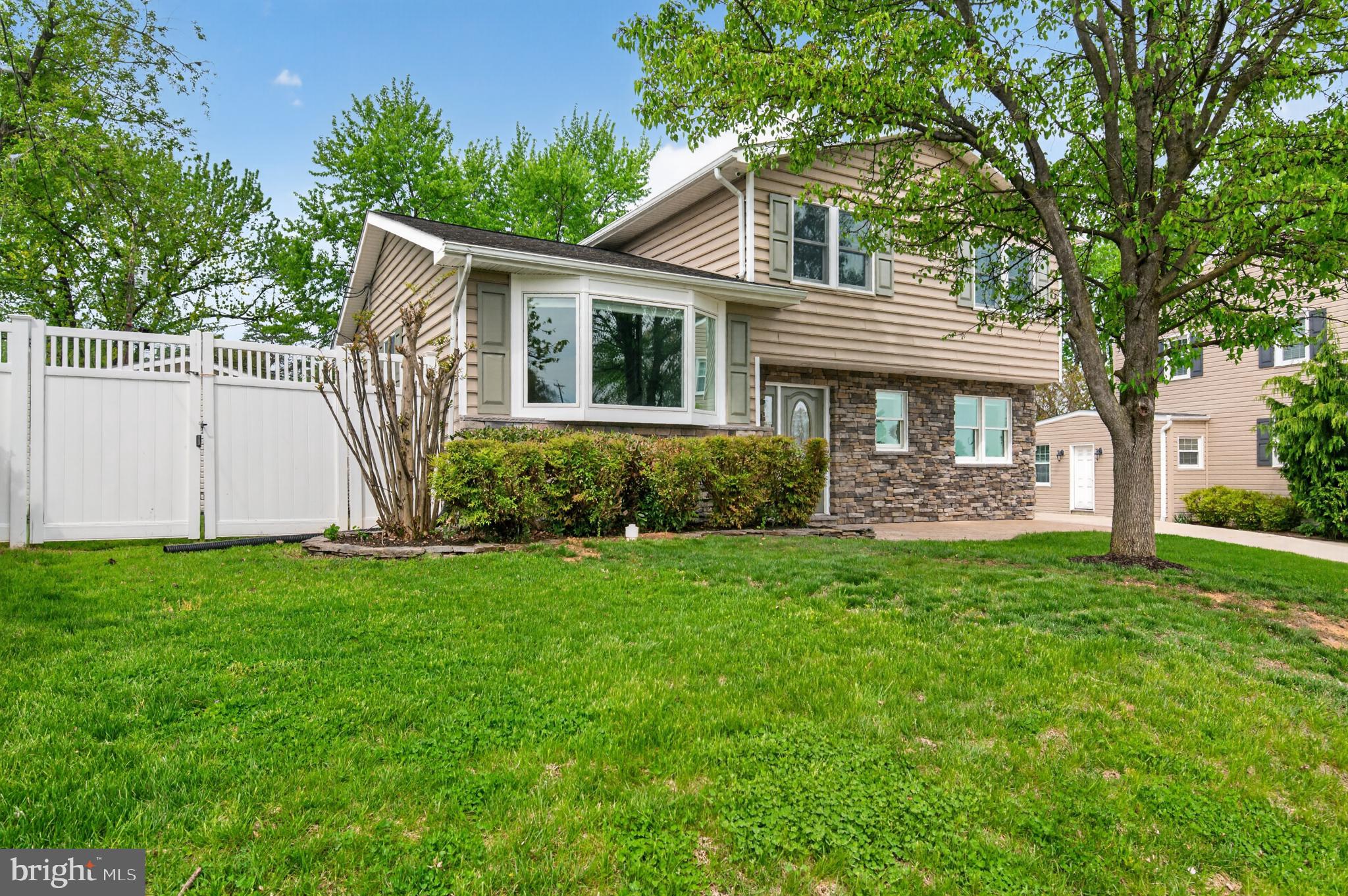 CRESTWOOD - Residential