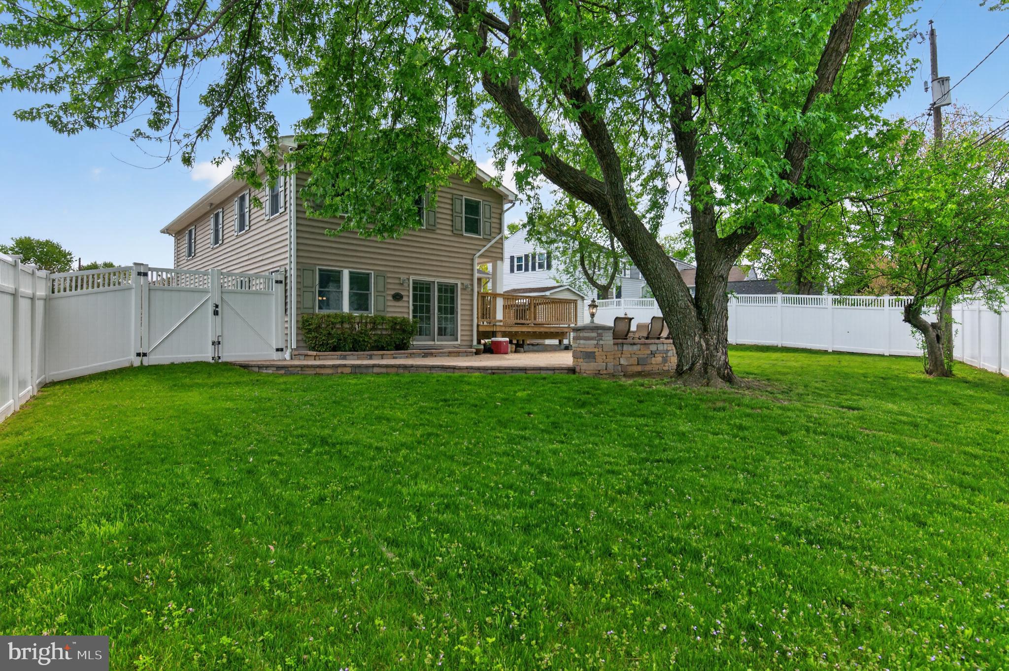 CRESTWOOD - Residential