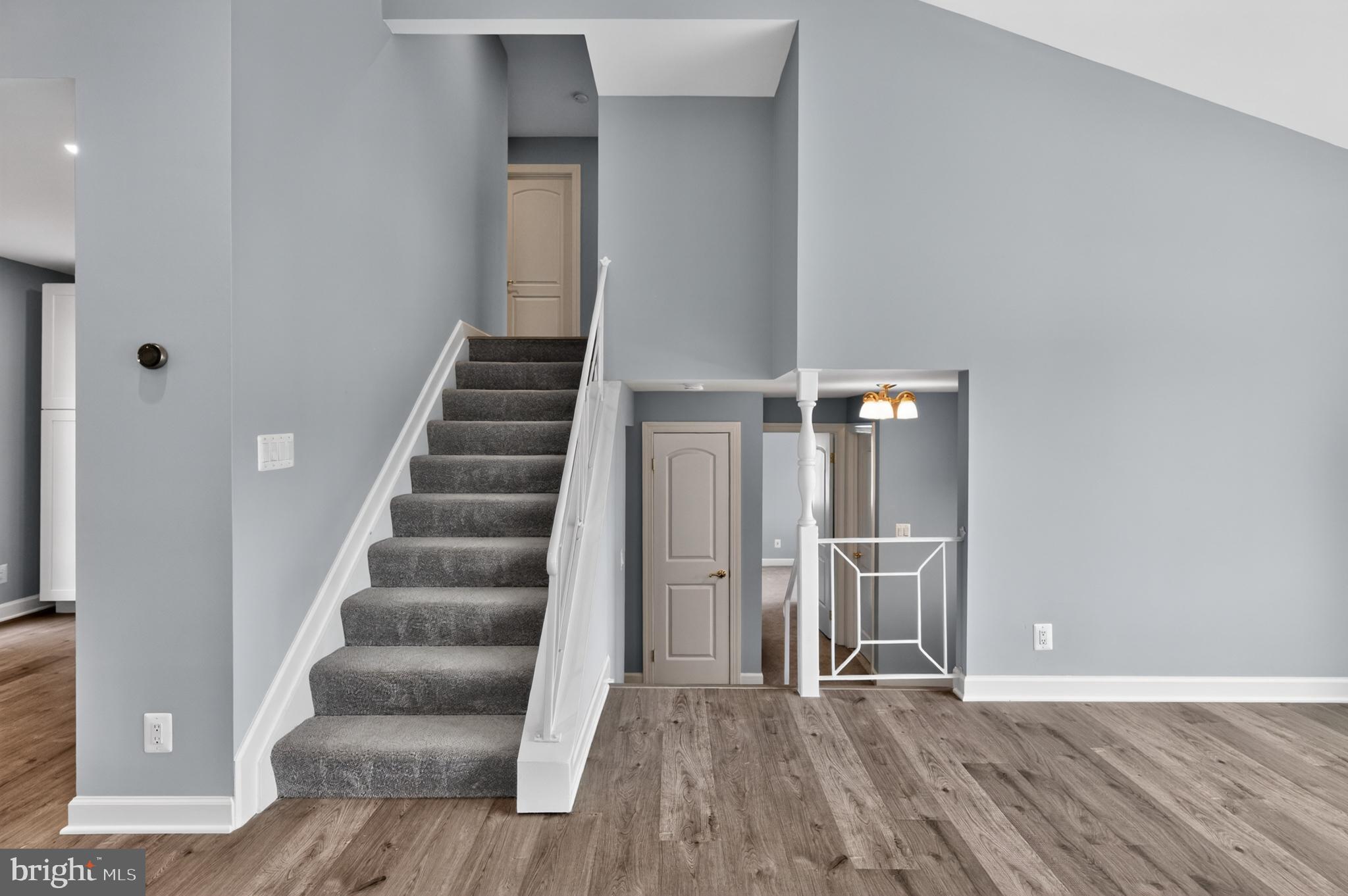 CRESTWOOD - Residential