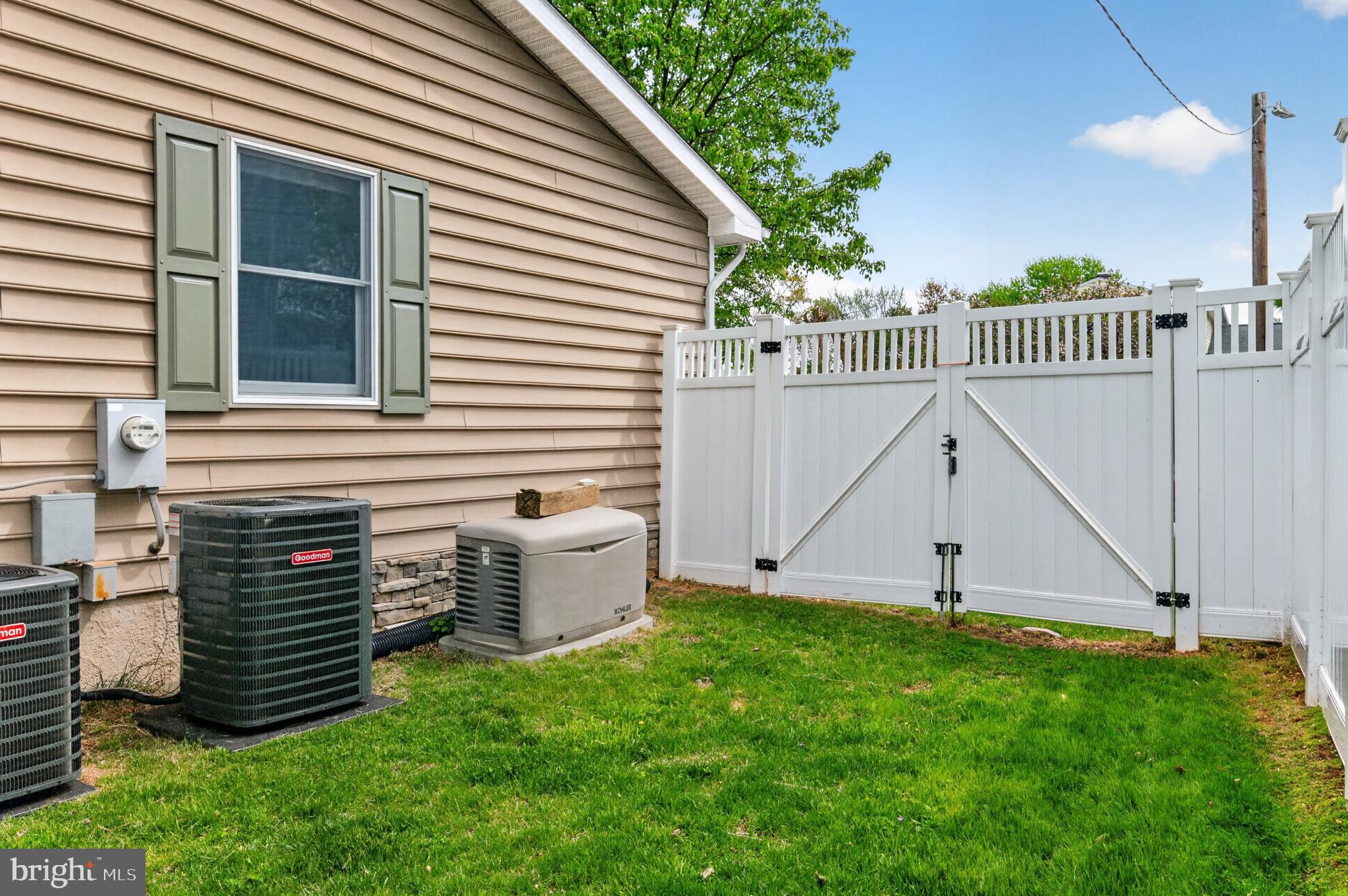 CRESTWOOD - Residential