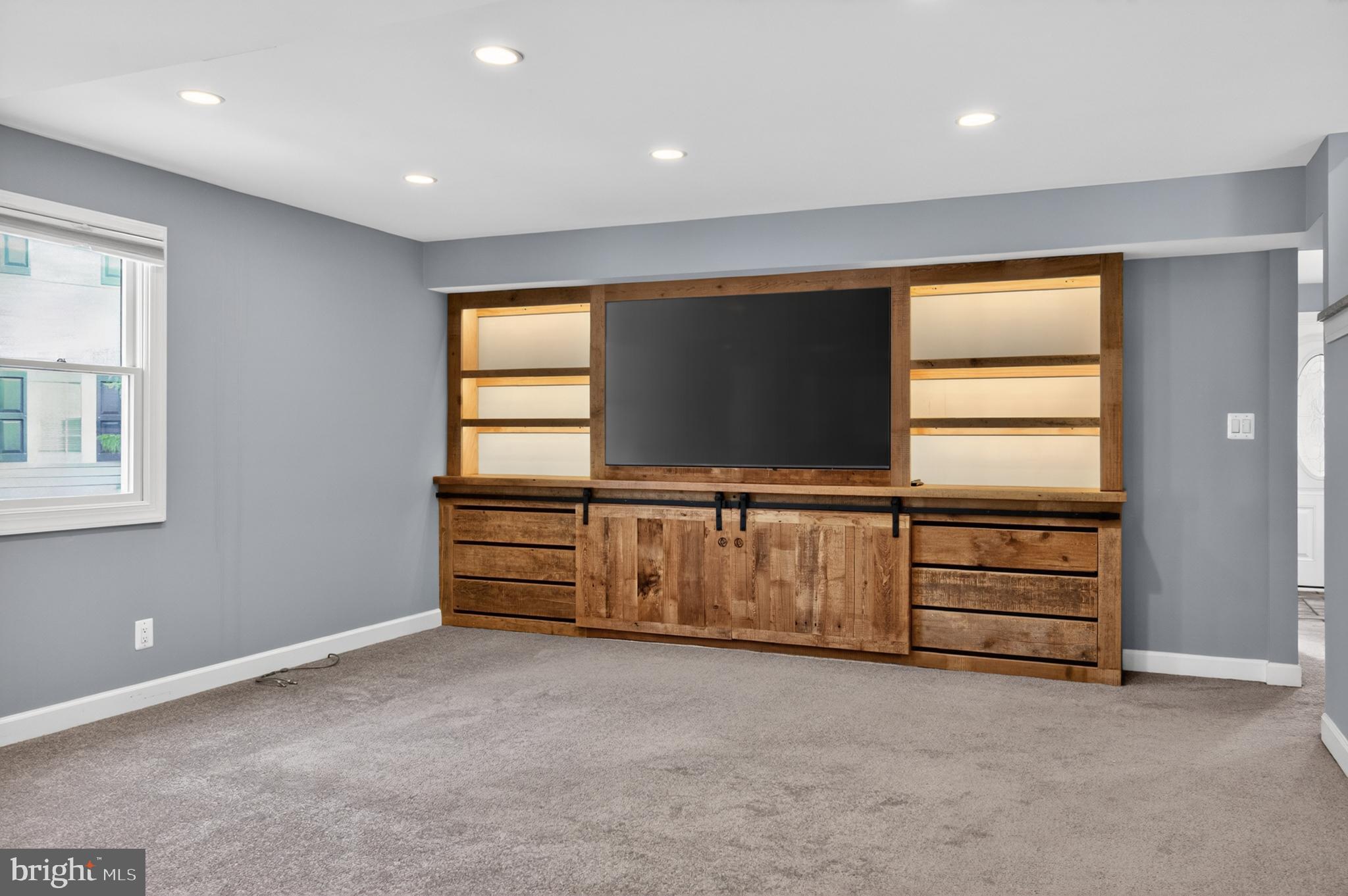 CRESTWOOD - Residential