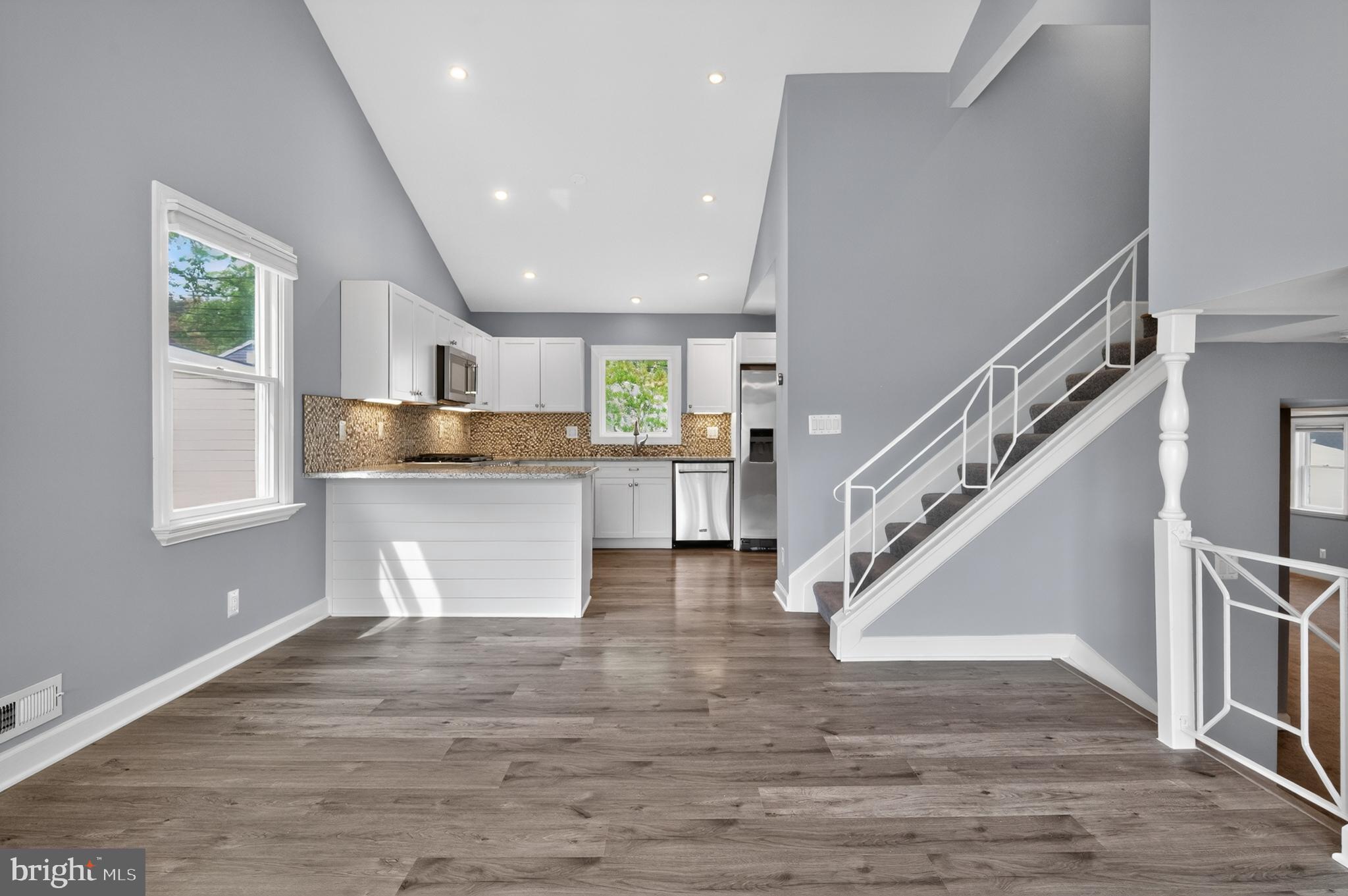 CRESTWOOD - Residential