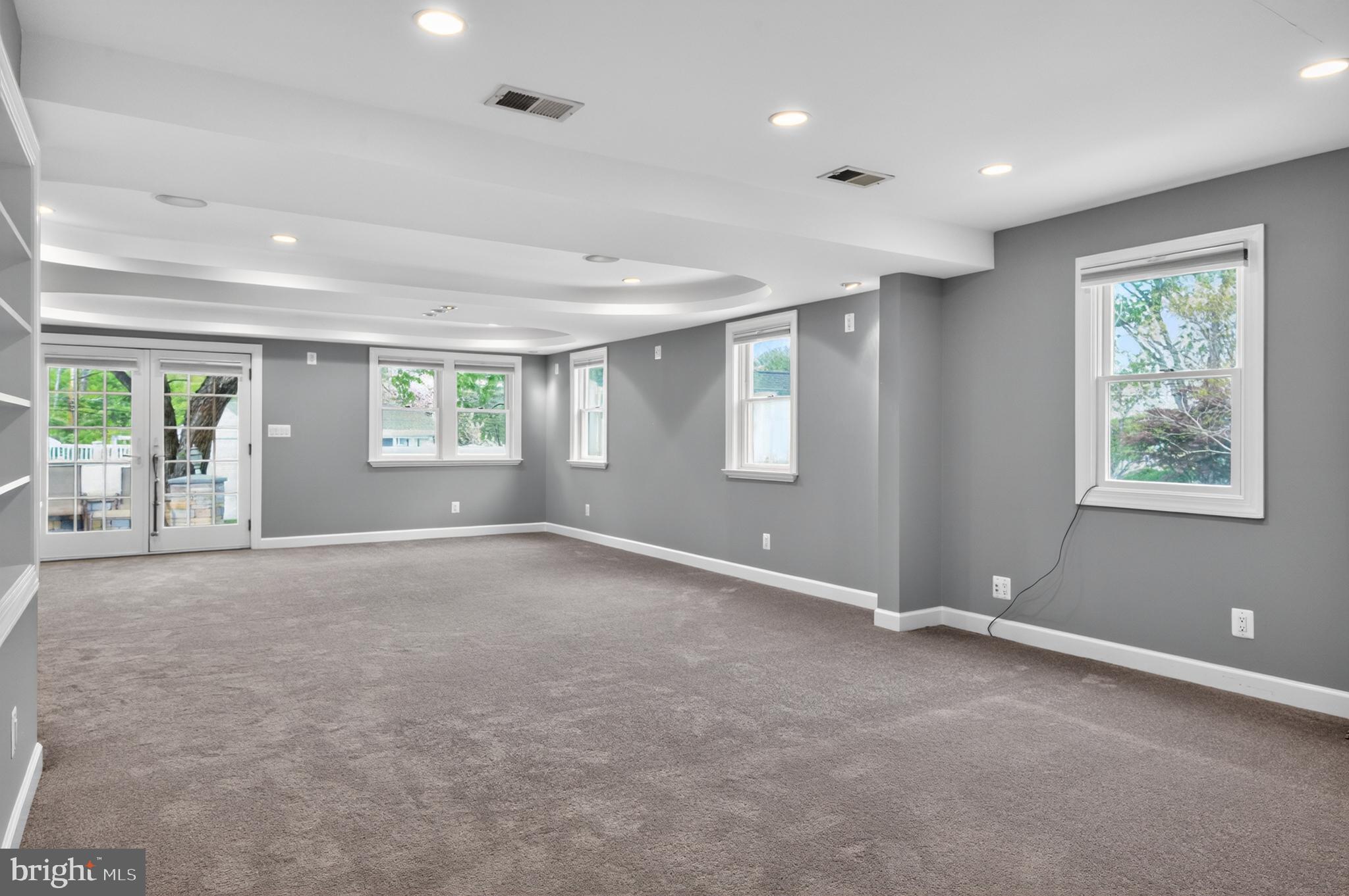 CRESTWOOD - Residential