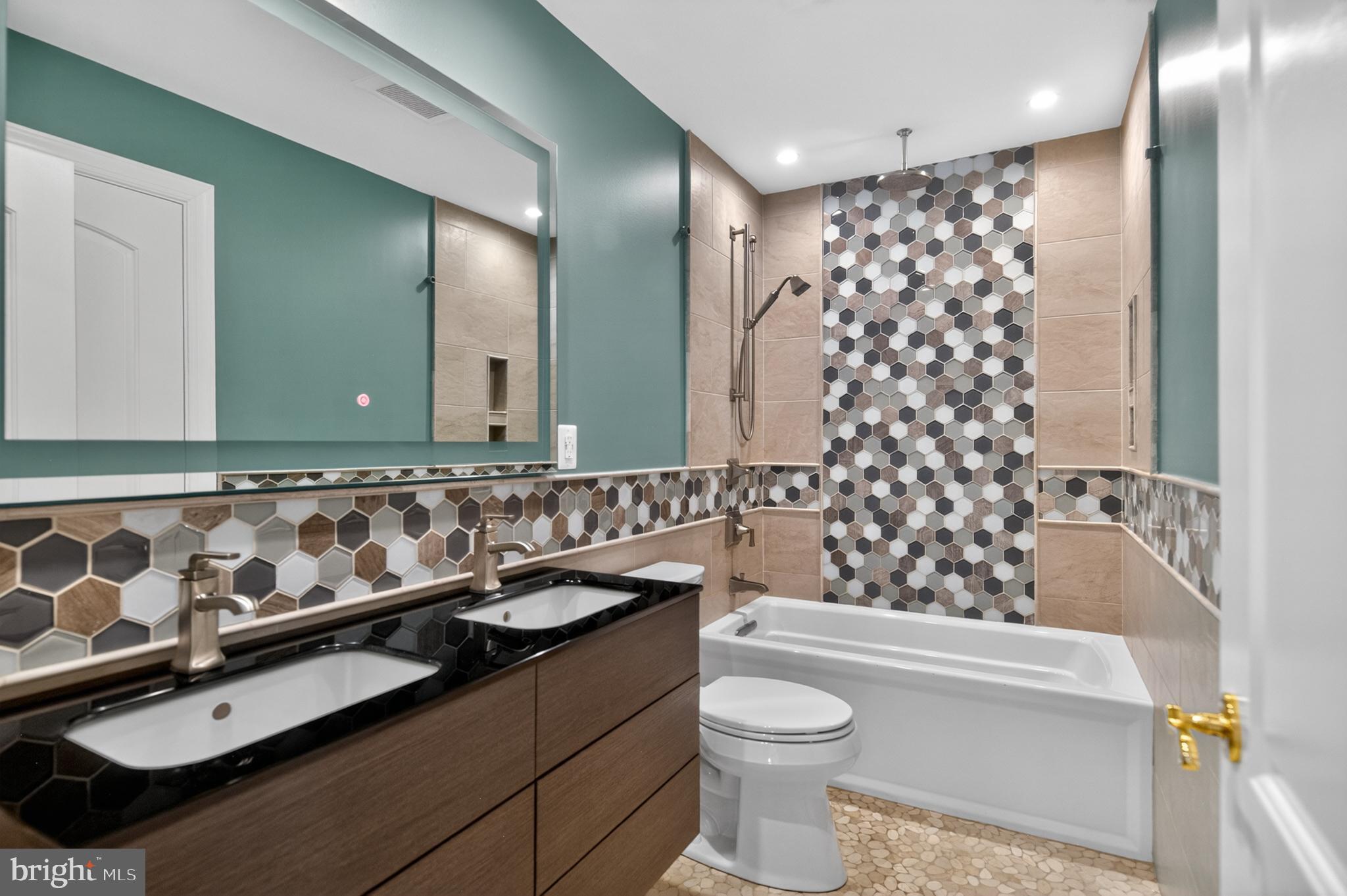 CRESTWOOD - Residential