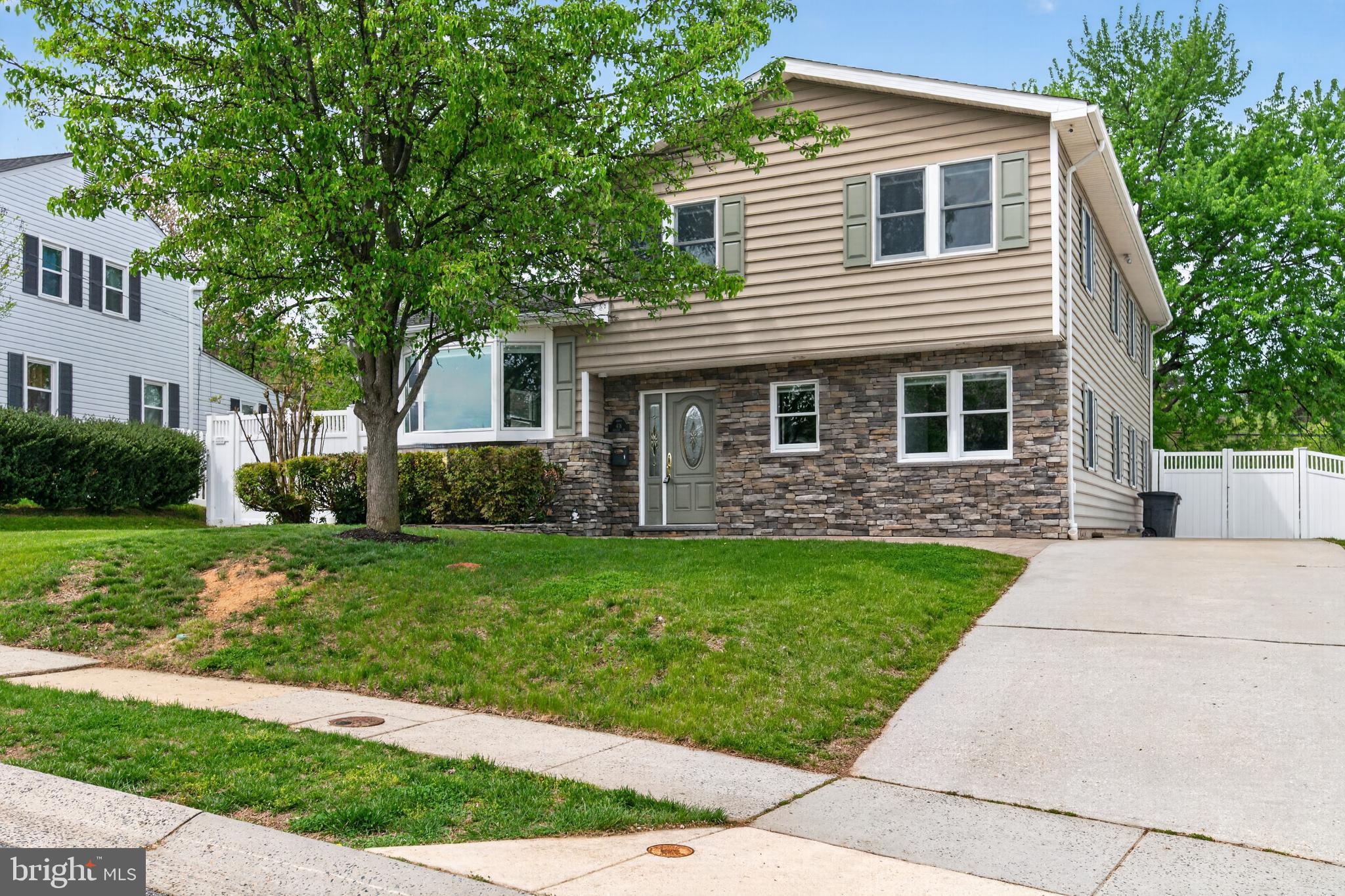 CRESTWOOD - Residential