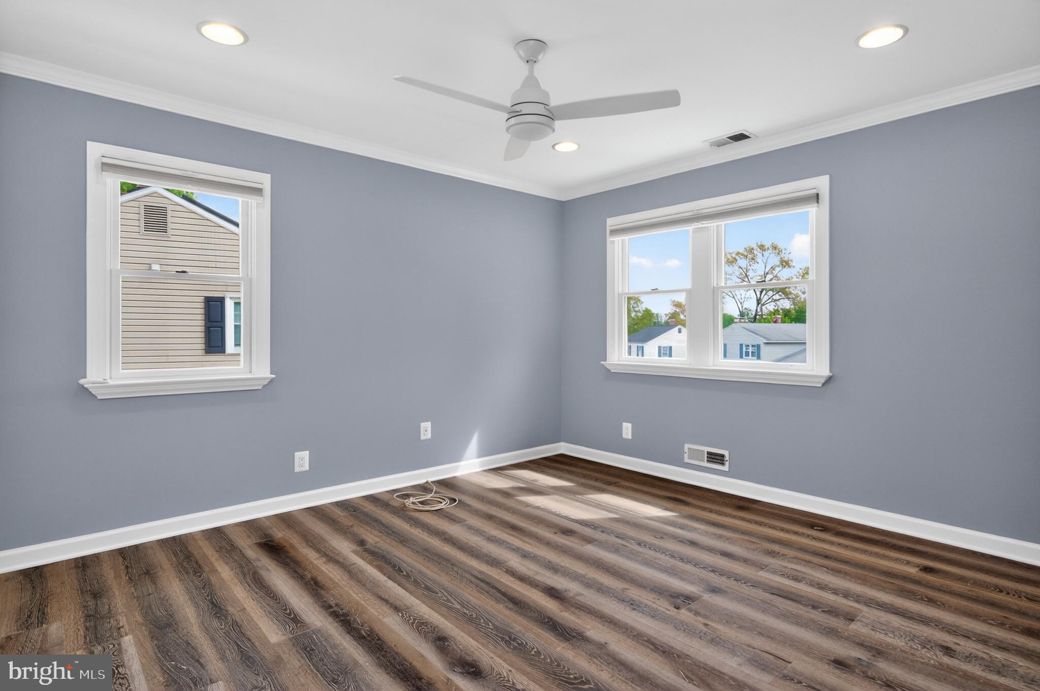 CRESTWOOD - Residential