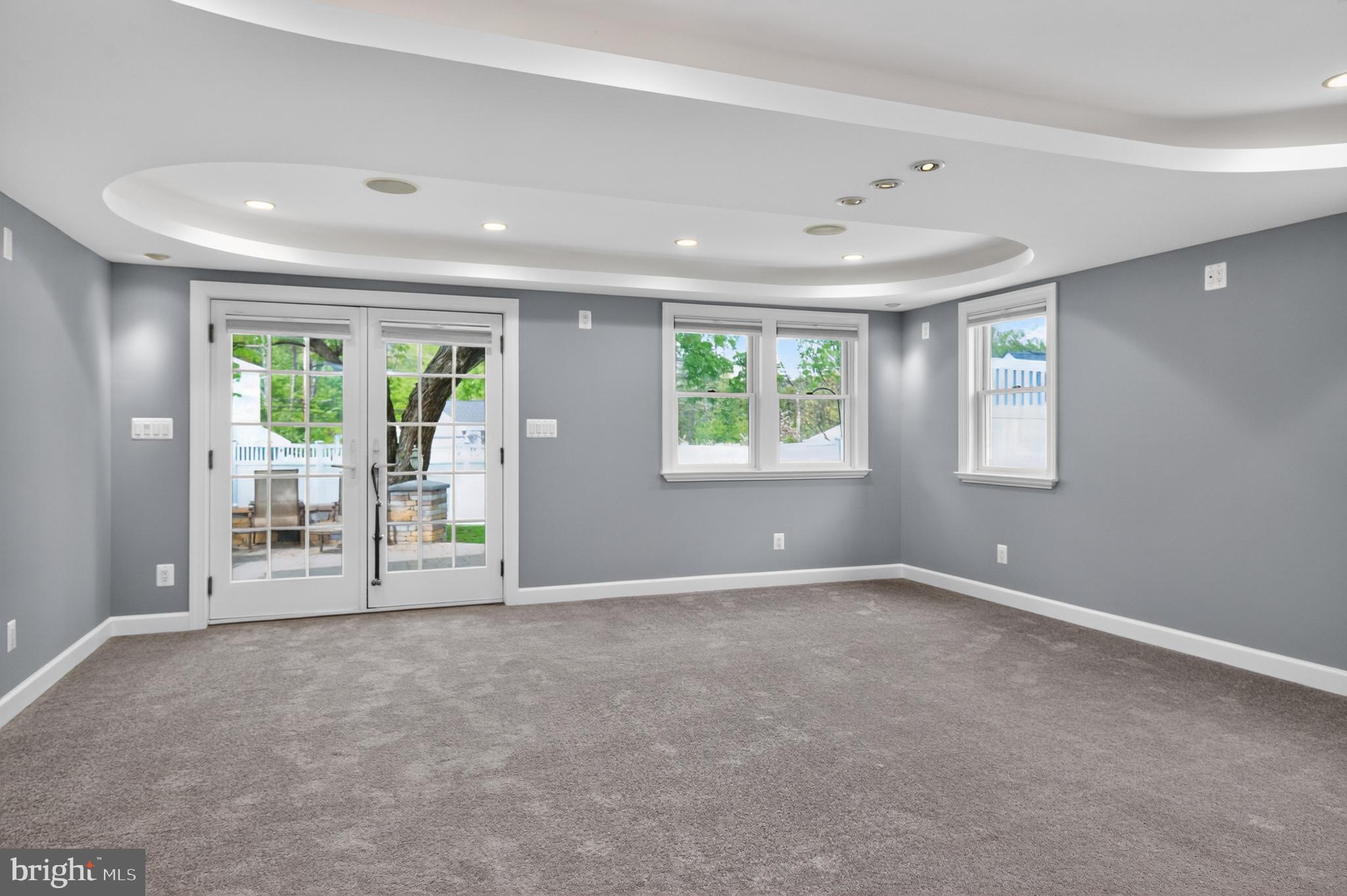 CRESTWOOD - Residential