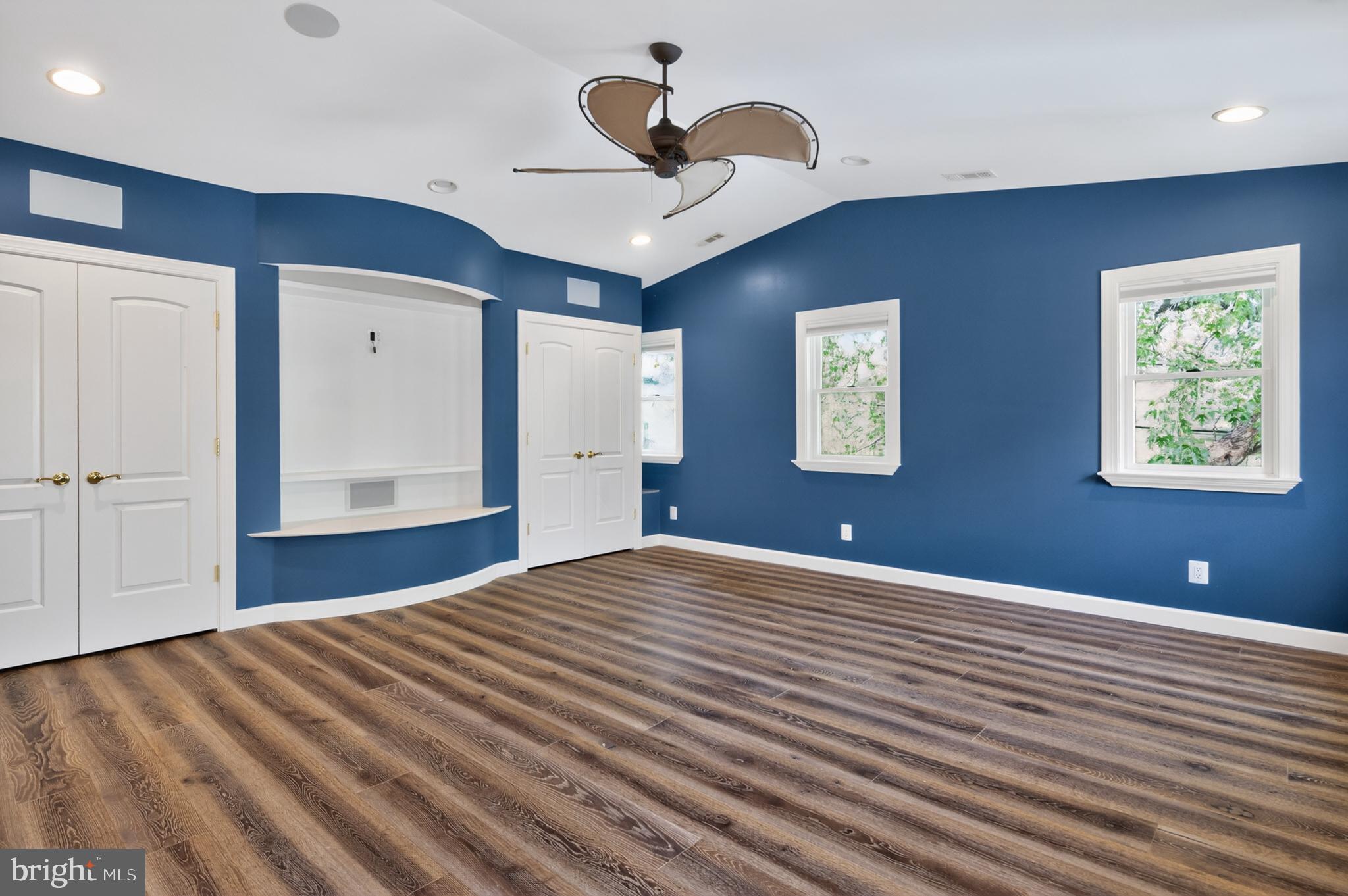 CRESTWOOD - Residential