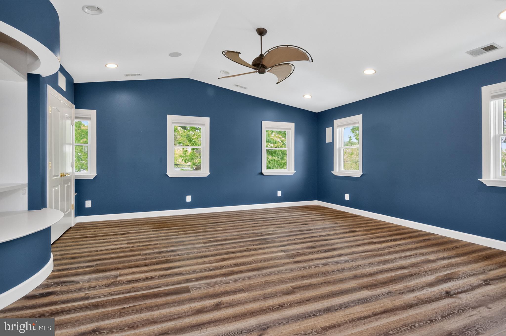 CRESTWOOD - Residential