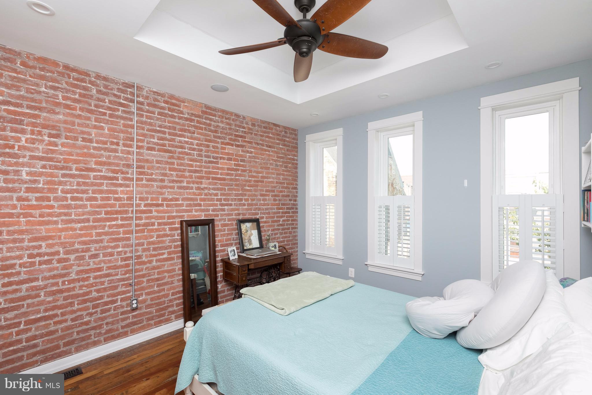 LOCUST POINT - Residential