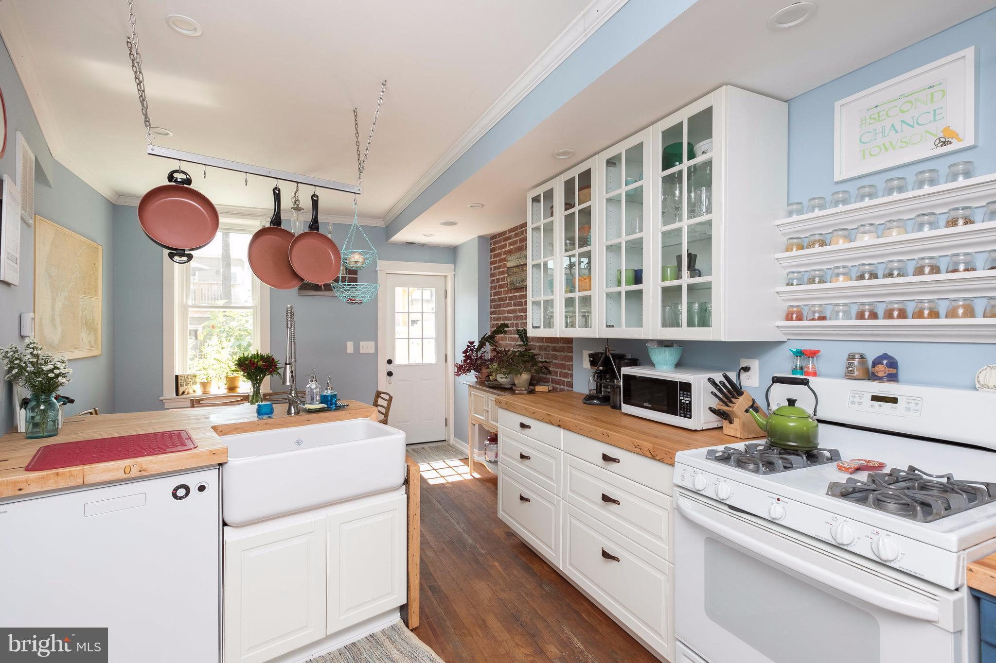 LOCUST POINT - Residential