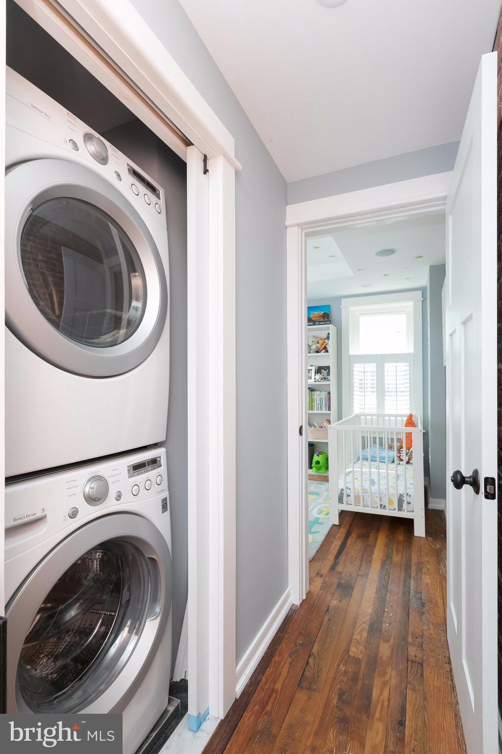 LOCUST POINT - Residential