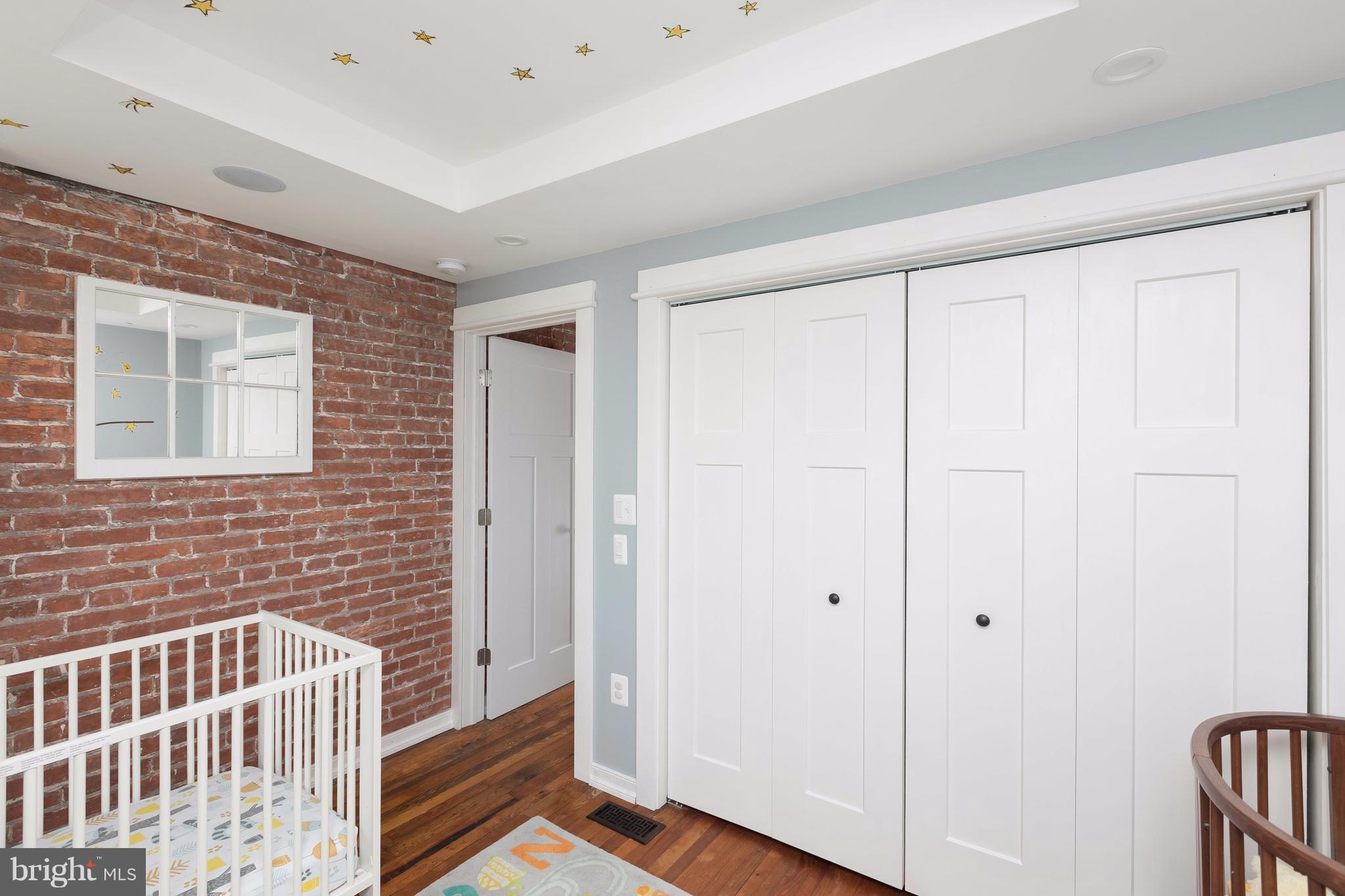 LOCUST POINT - Residential