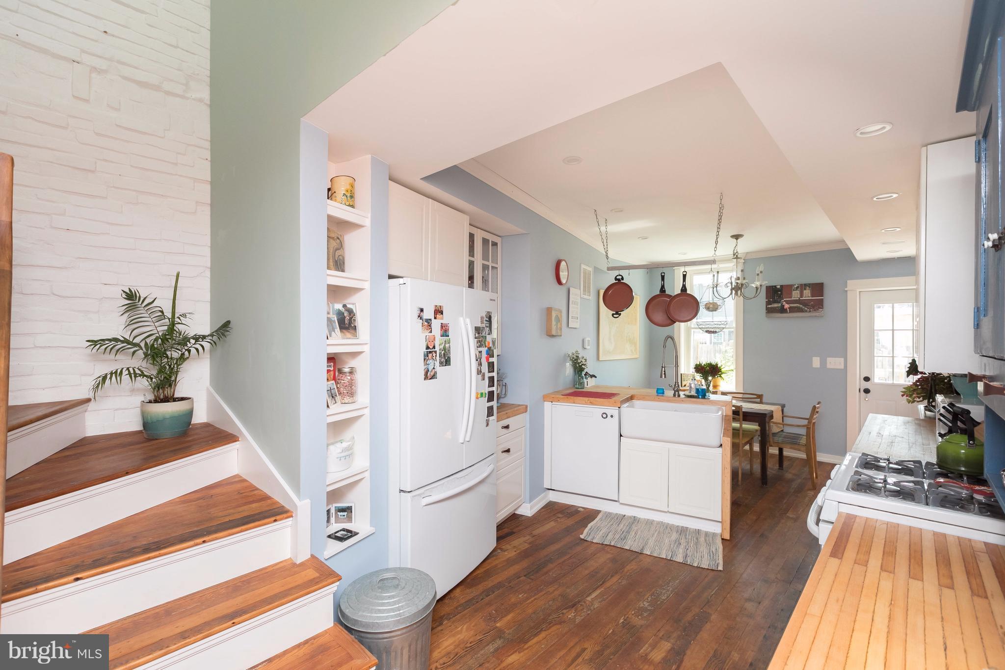 LOCUST POINT - Residential